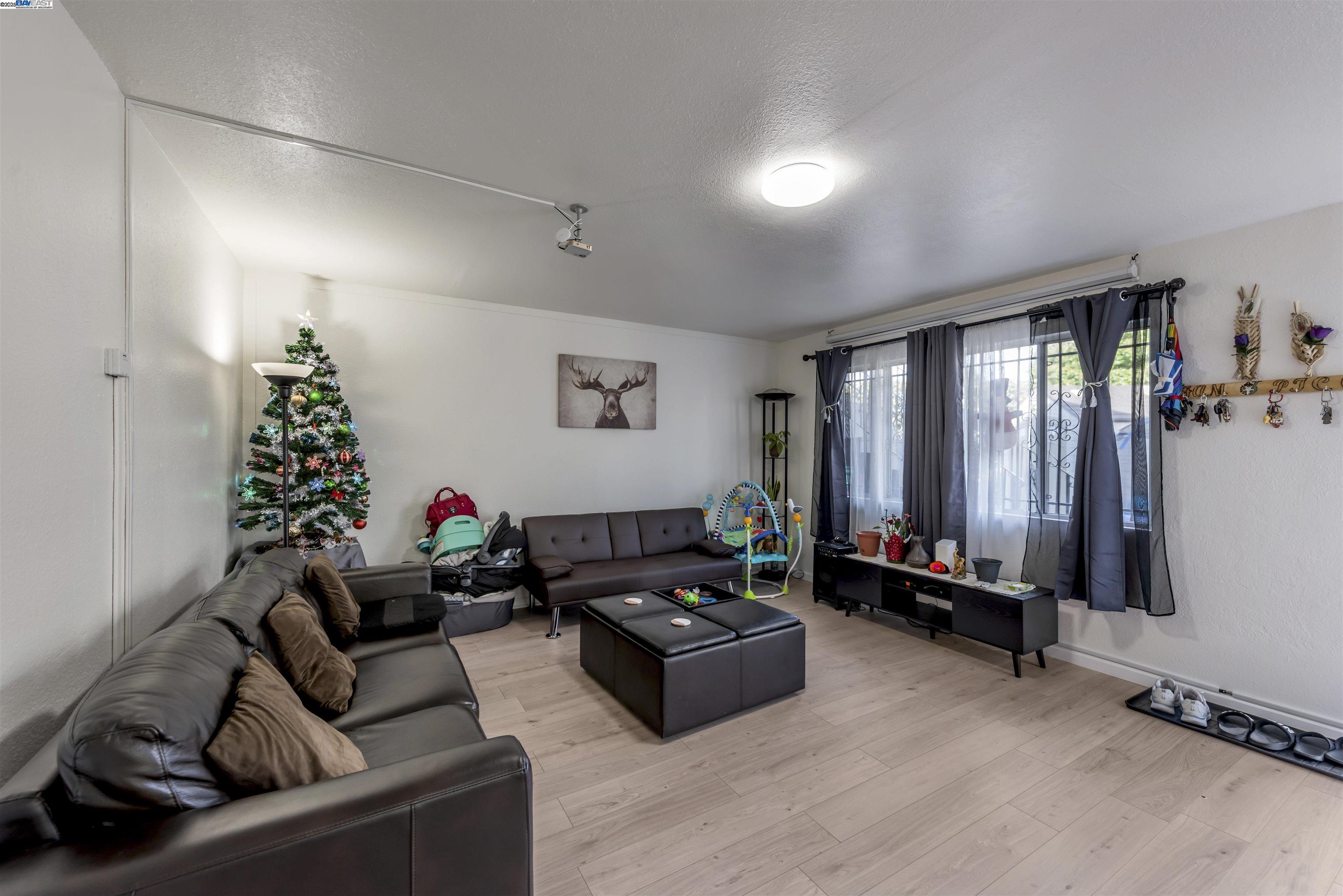 Detail Gallery Image 12 of 25 For 107 Catron Dr, Oakland,  CA 94603 - – Beds | – Baths