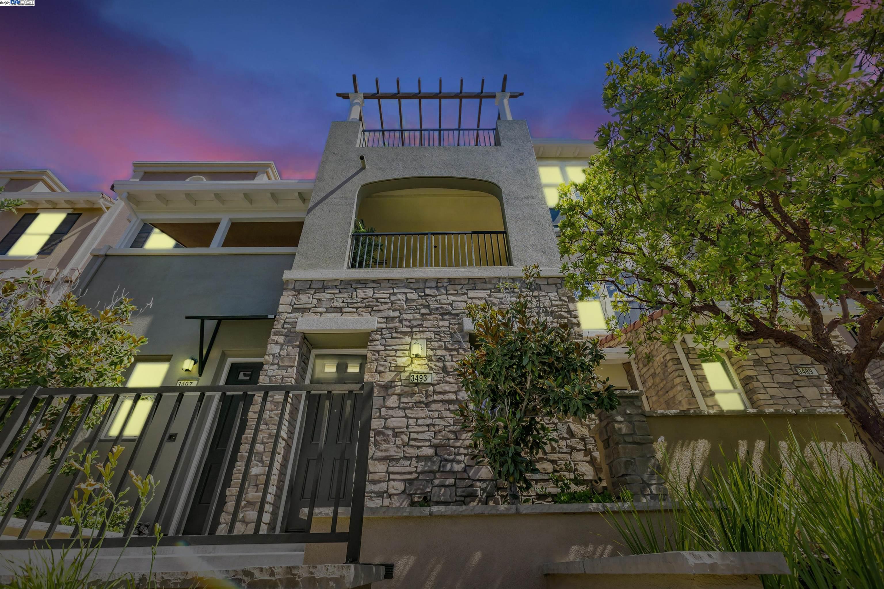 Detail Gallery Image 2 of 28 For 3493 Capoterra Way, Dublin,  CA 94568 - 2 Beds | 2/1 Baths