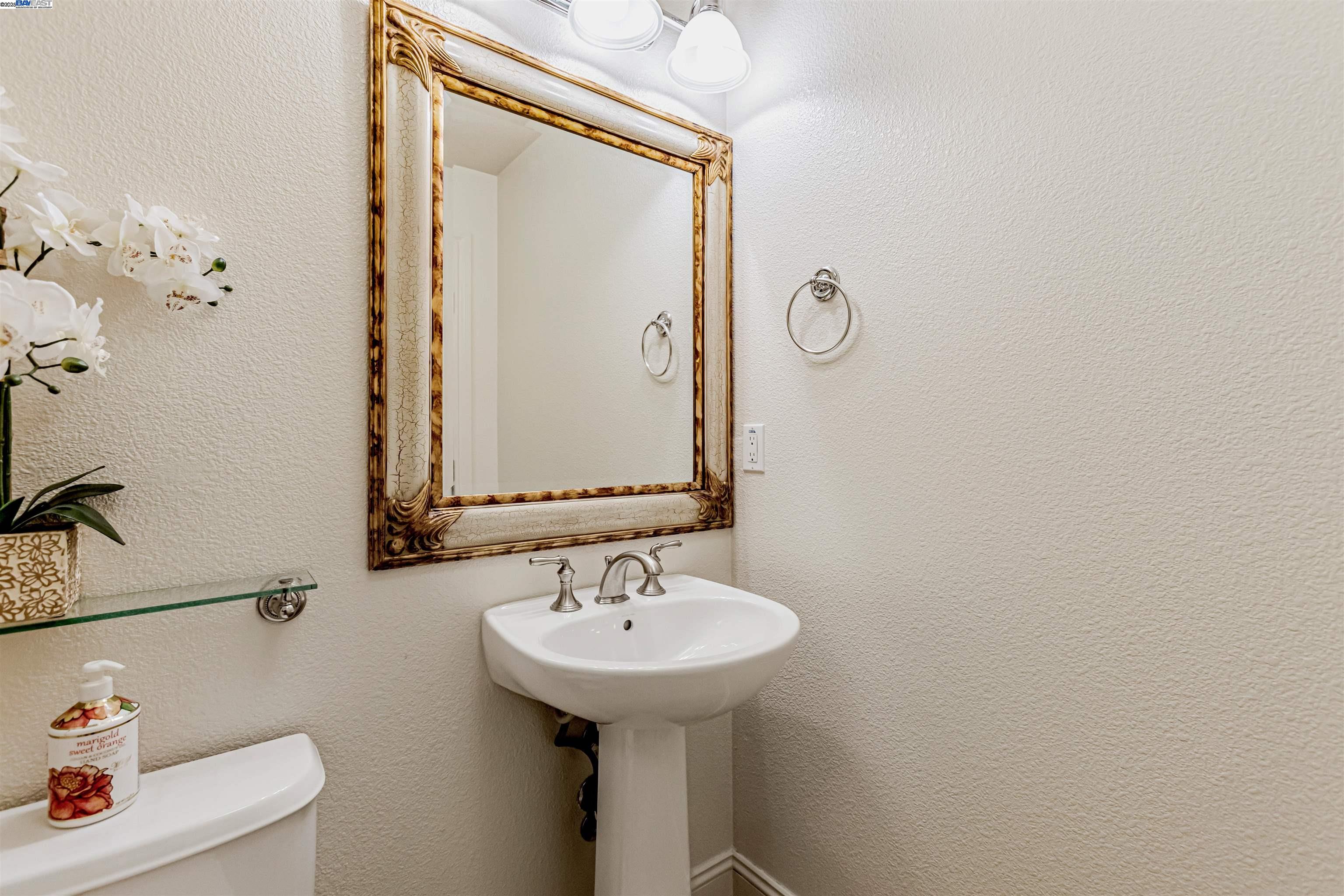 Detail Gallery Image 12 of 28 For 3493 Capoterra Way, Dublin,  CA 94568 - 2 Beds | 2/1 Baths