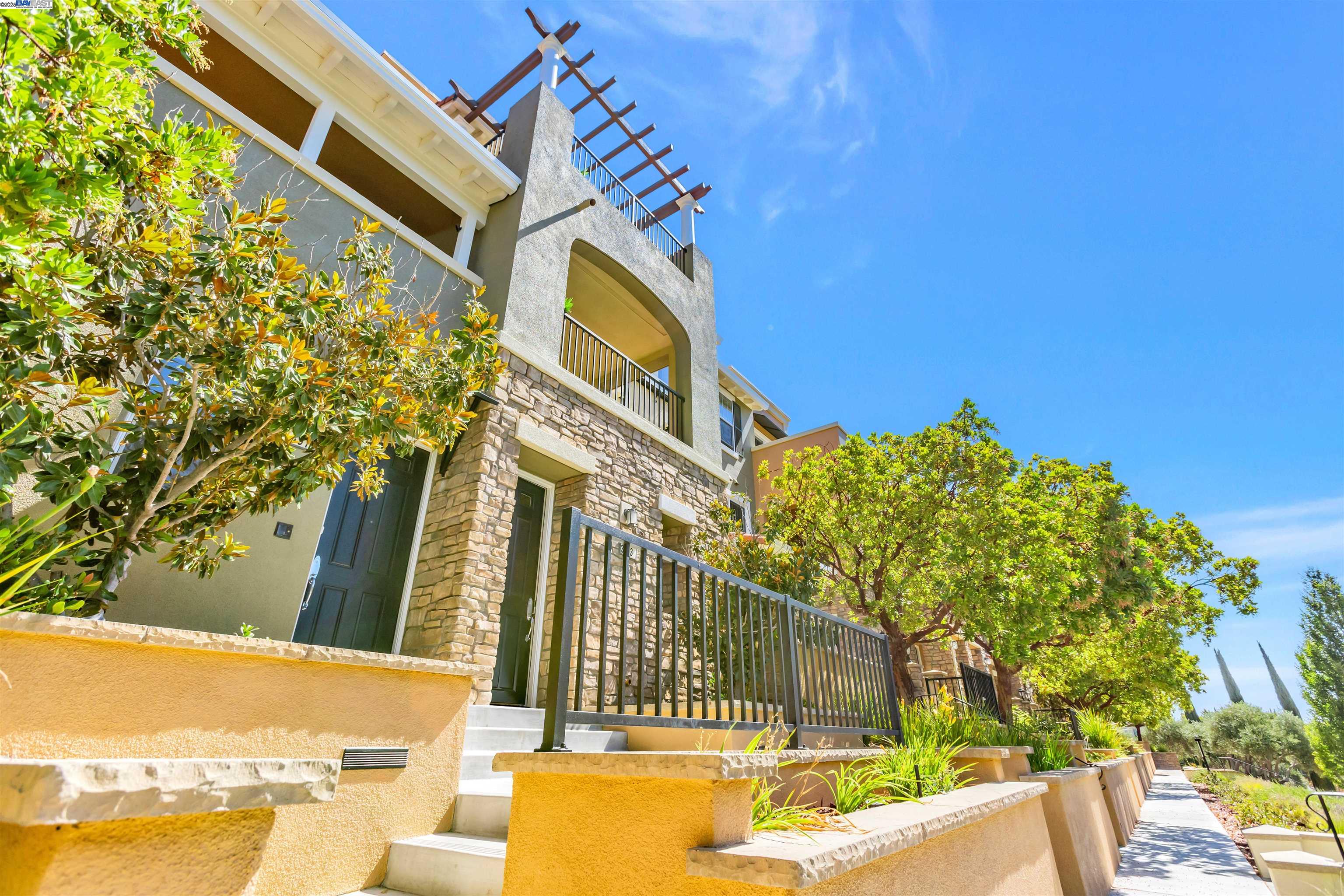 Detail Gallery Image 3 of 28 For 3493 Capoterra Way, Dublin,  CA 94568 - 2 Beds | 2/1 Baths