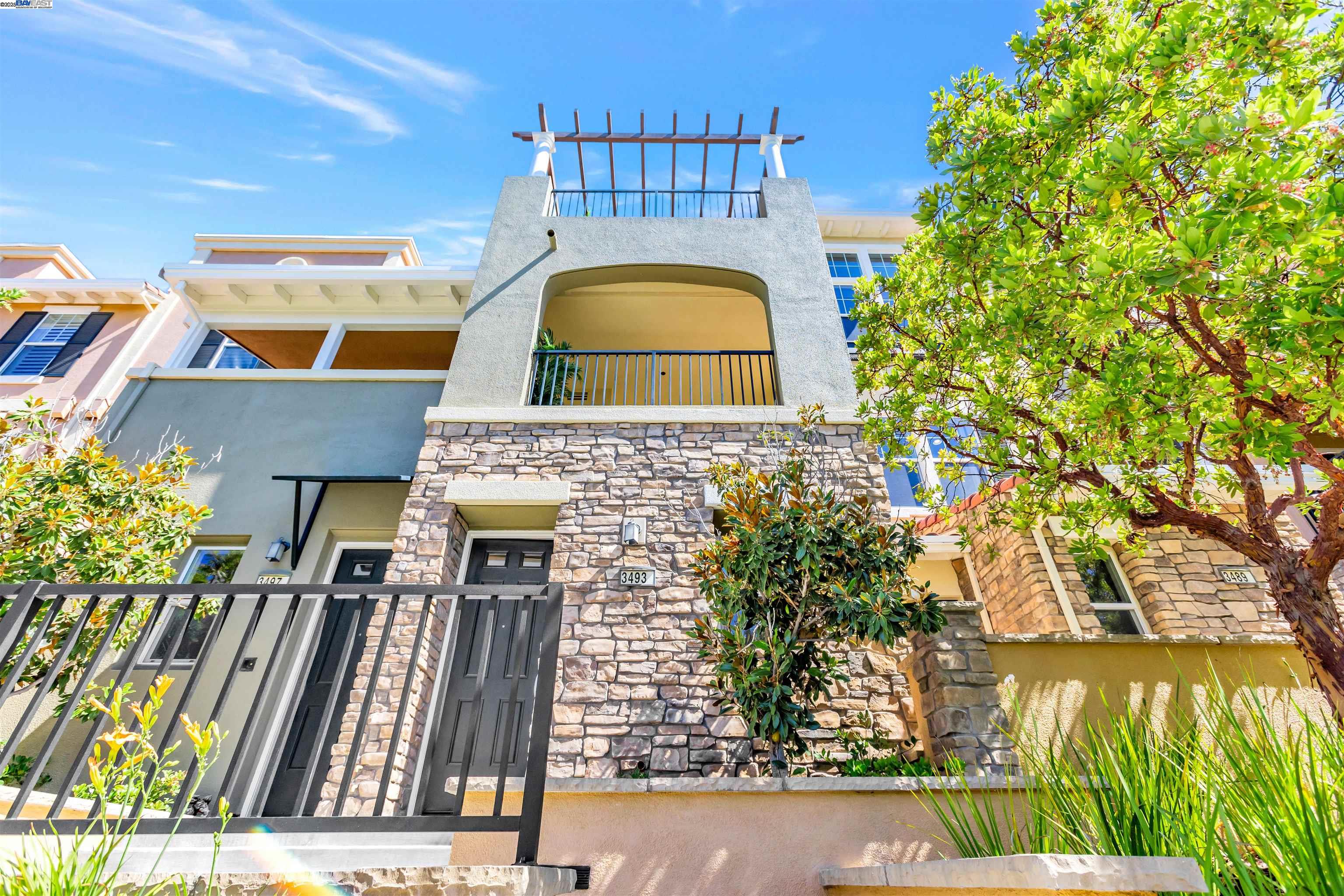 Detail Gallery Image 4 of 28 For 3493 Capoterra Way, Dublin,  CA 94568 - 2 Beds | 2/1 Baths