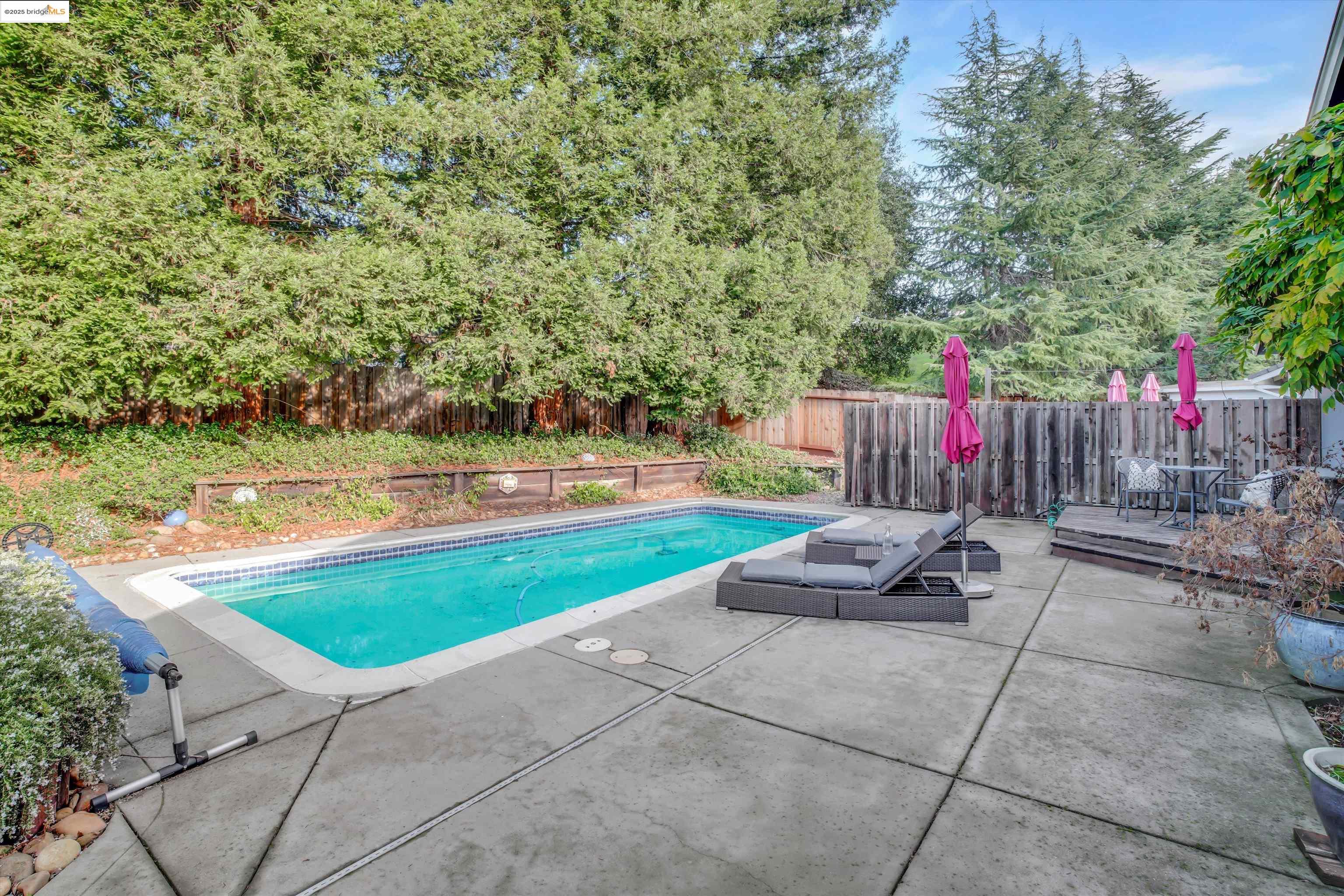 Detail Gallery Image 31 of 34 For 2380 Martinez Ct, Pinole,  CA 94564 - 3 Beds | 2 Baths