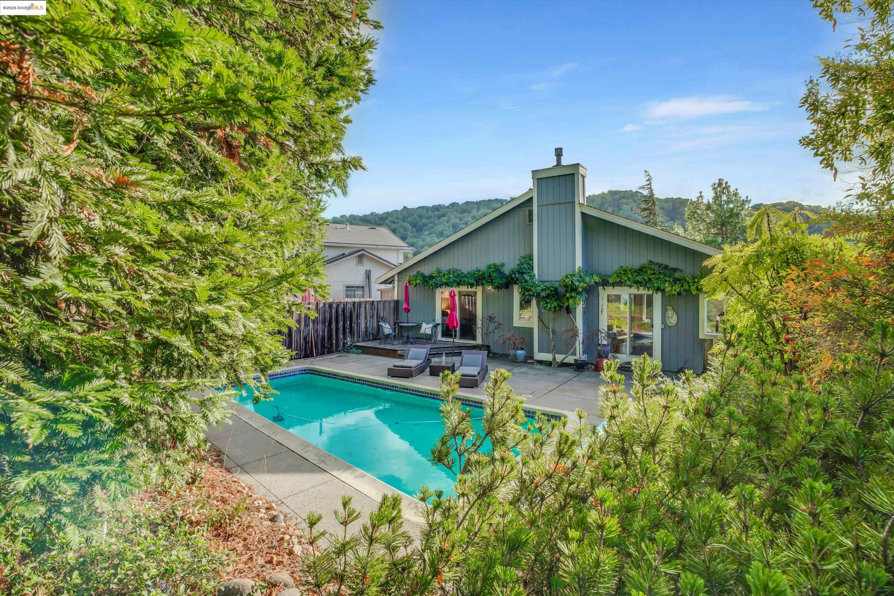 Detail Gallery Image 32 of 34 For 2380 Martinez Ct, Pinole,  CA 94564 - 3 Beds | 2 Baths