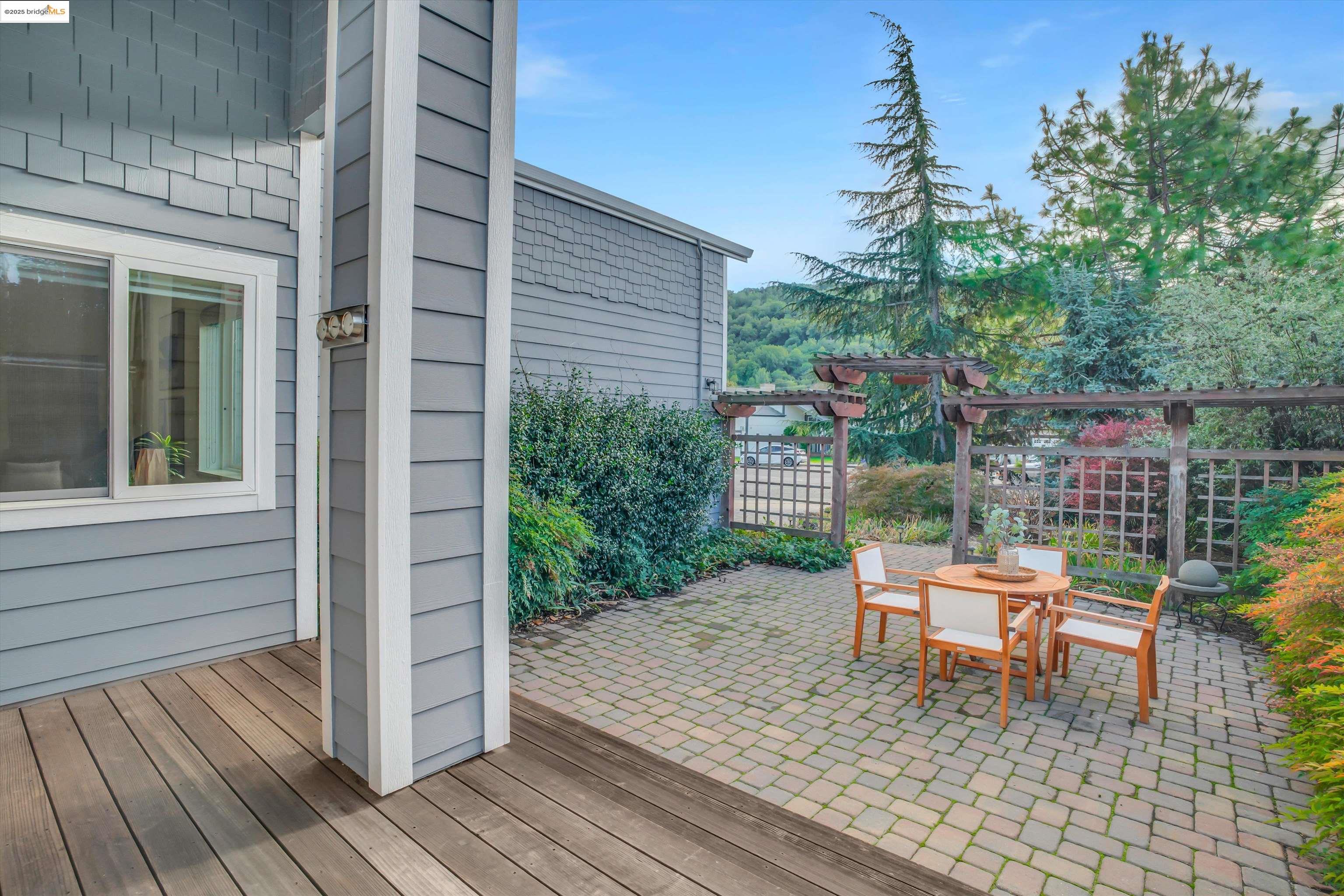 Detail Gallery Image 5 of 34 For 2380 Martinez Ct, Pinole,  CA 94564 - 3 Beds | 2 Baths