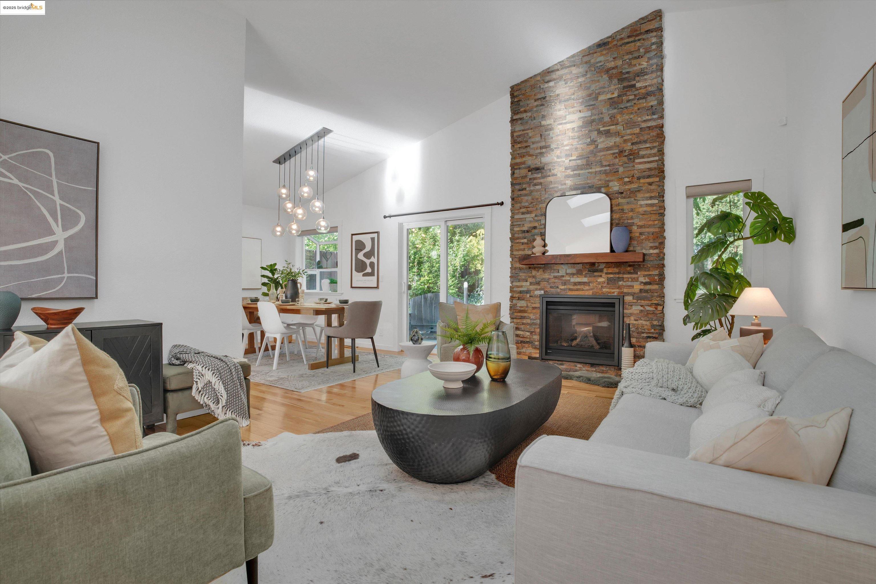 Detail Gallery Image 8 of 34 For 2380 Martinez Ct, Pinole,  CA 94564 - 3 Beds | 2 Baths