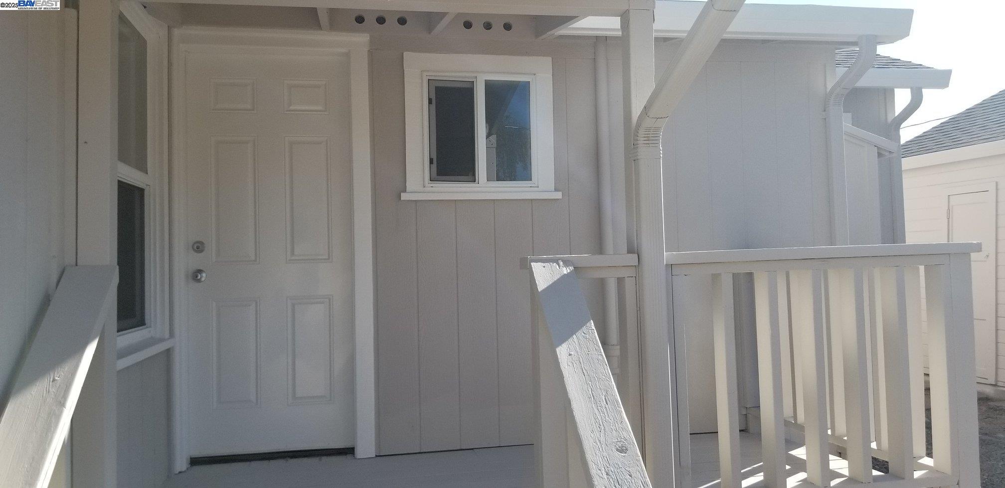 Detail Gallery Image 9 of 9 For 20189 Wisteria St, Castro Valley,  CA 94546 - 2 Beds | 1 Baths