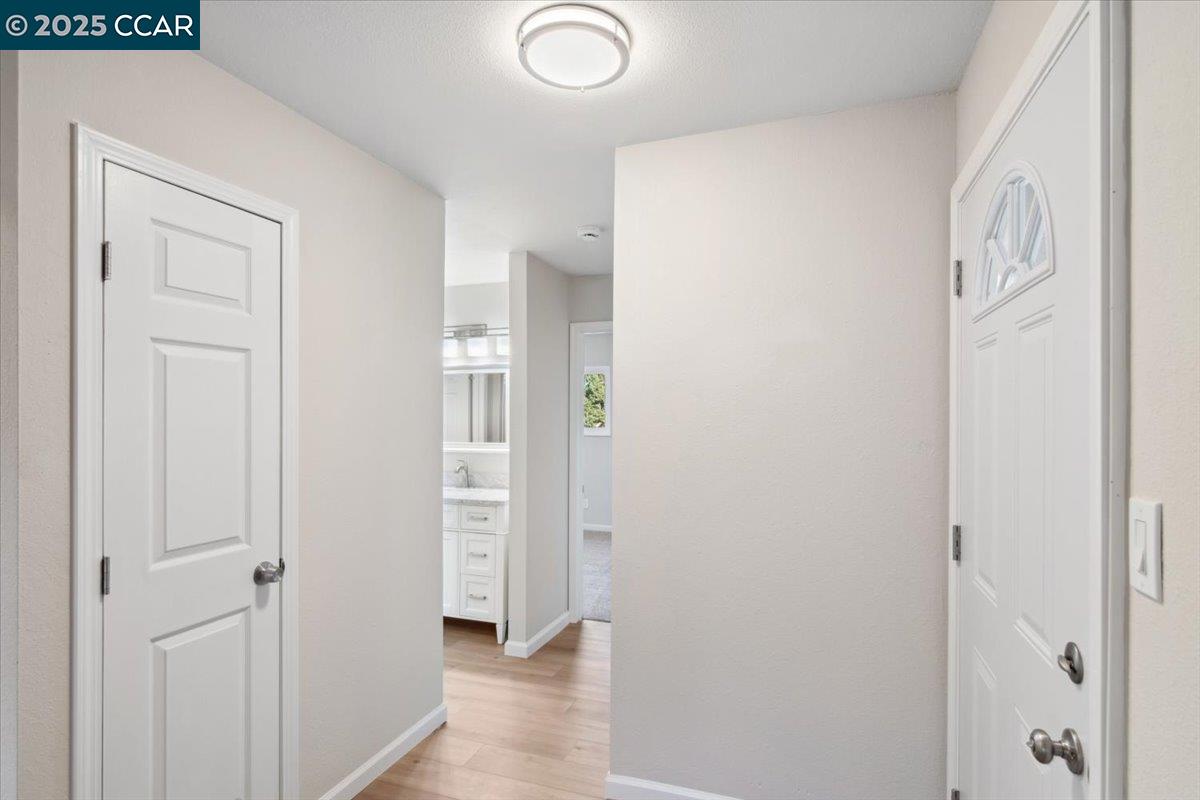 Detail Gallery Image 2 of 18 For 2422 Pleasant Hill Rd #6,  Pleasant Hill,  CA 94523 - 2 Beds | 1 Baths
