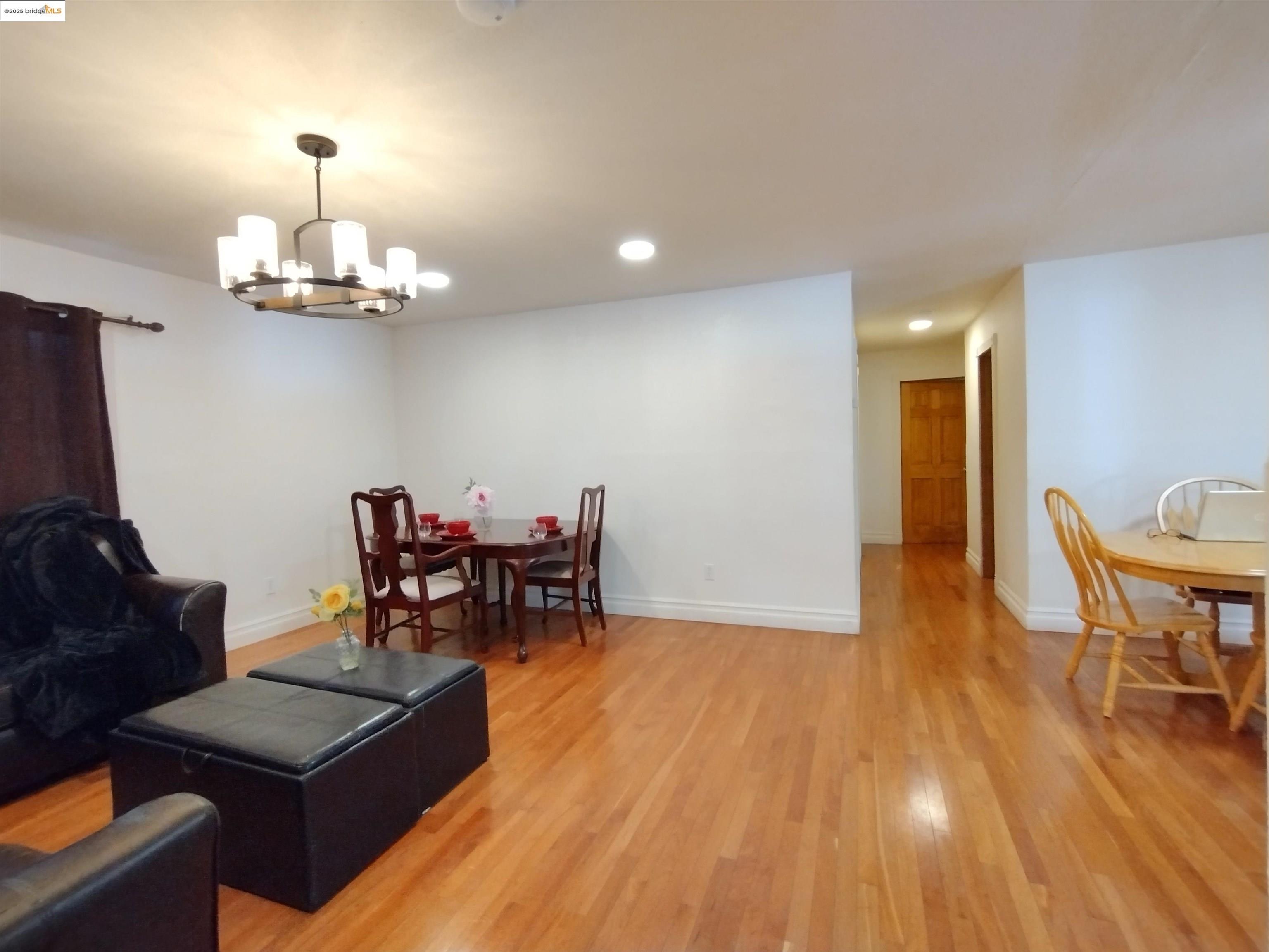 Detail Gallery Image 14 of 39 For 864 San Francisco Ave, South Lake Tahoe,  CA 96150 - 3 Beds | 3 Baths