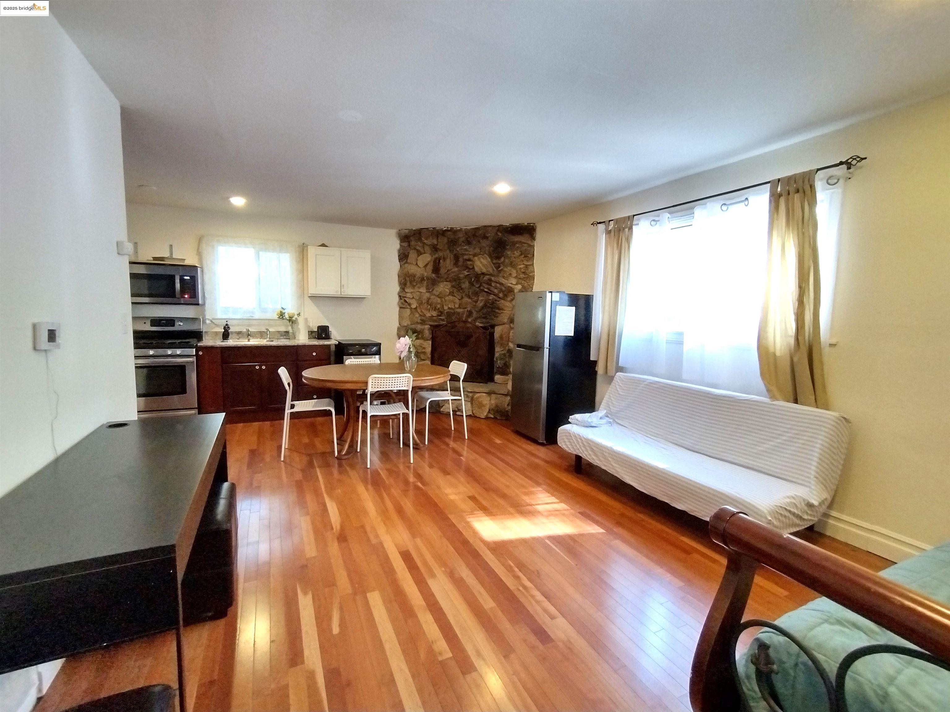 Detail Gallery Image 26 of 39 For 864 San Francisco Ave, South Lake Tahoe,  CA 96150 - 3 Beds | 3 Baths