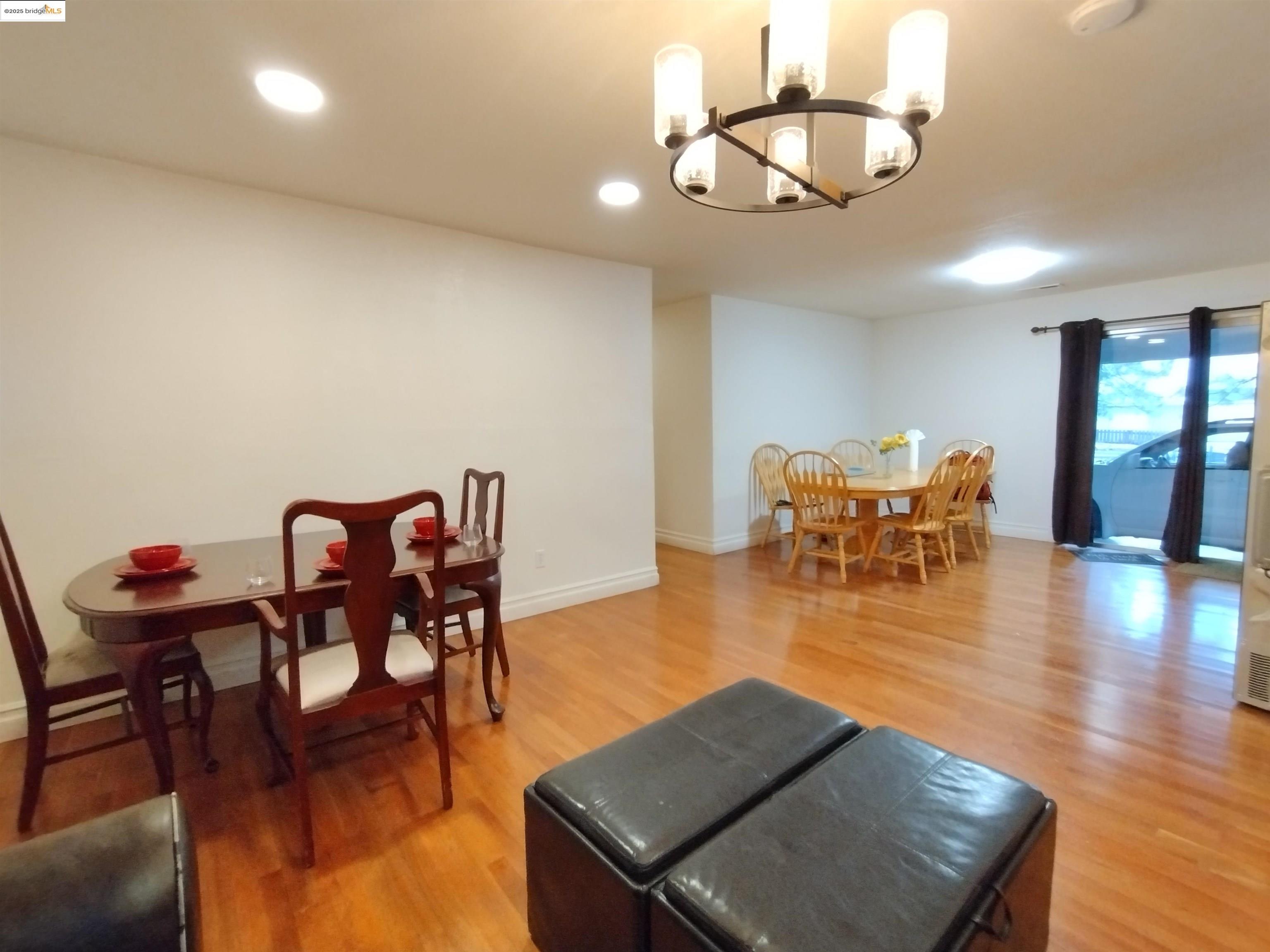 Detail Gallery Image 4 of 39 For 864 San Francisco Ave, South Lake Tahoe,  CA 96150 - 3 Beds | 3 Baths