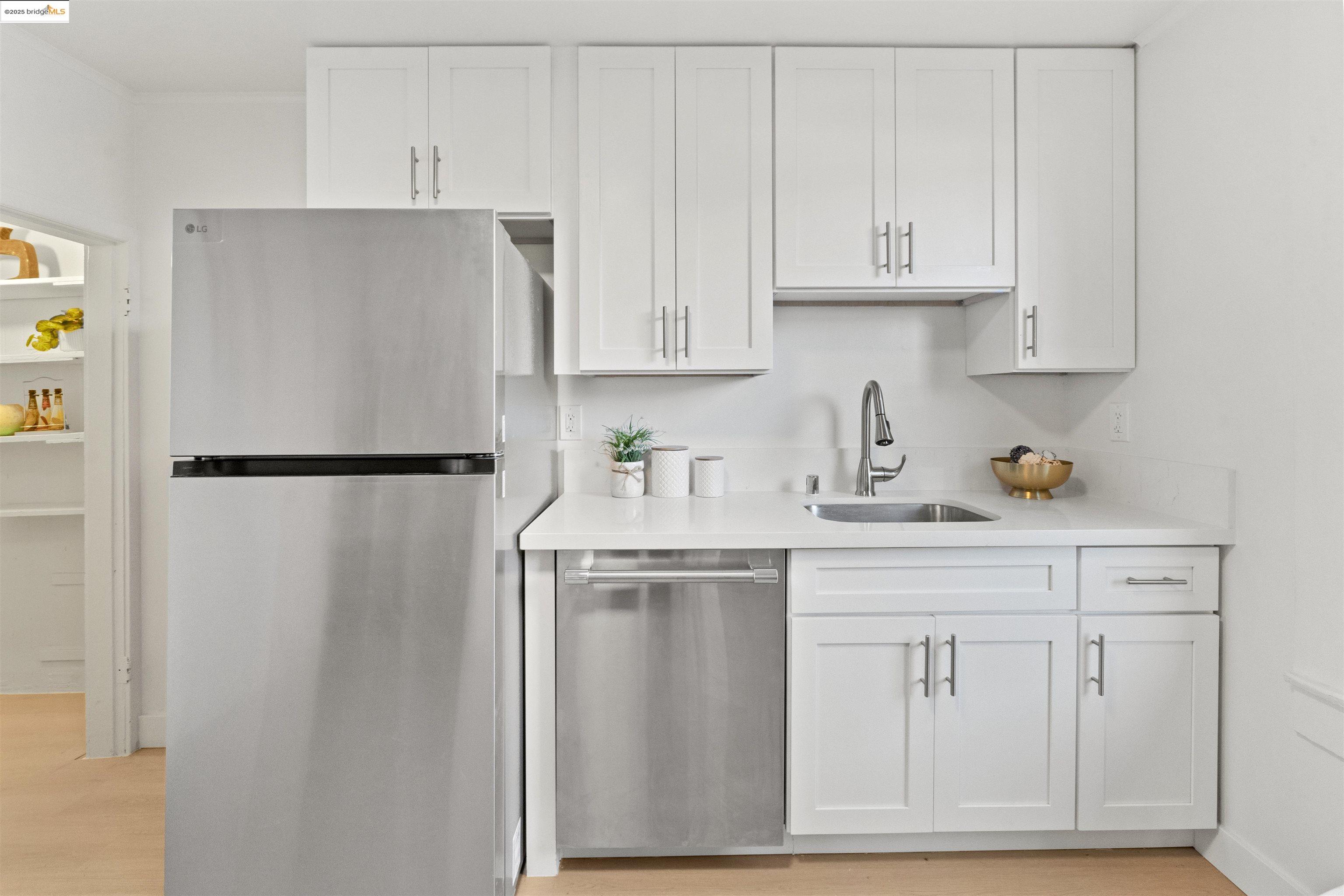 Detail Gallery Image 13 of 34 For 897 Oak Street, Alameda,  CA 94501 - – Beds | – Baths