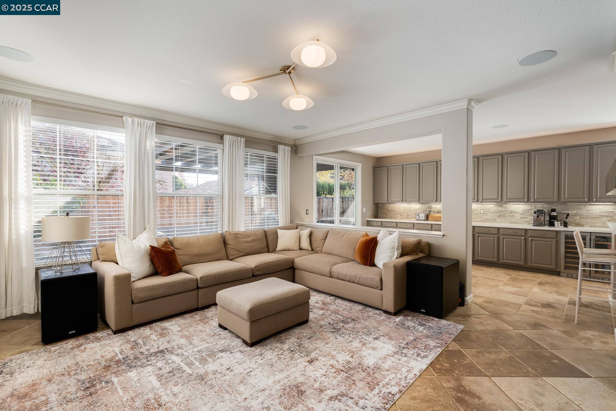 Detail Gallery Image 13 of 37 For 84 Plumeria Ct, Danville,  CA 94506 - 5 Beds | 3 Baths