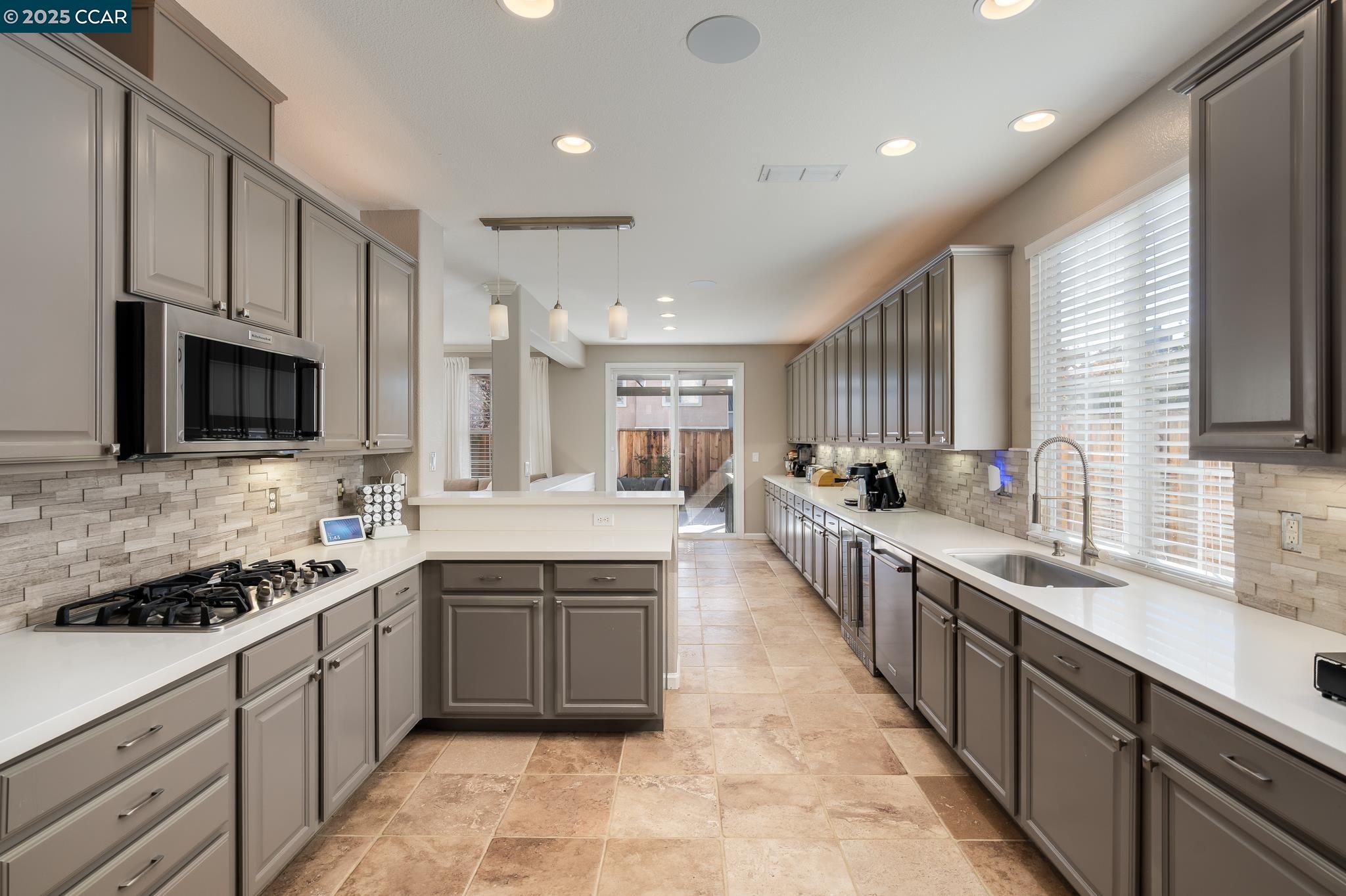 Detail Gallery Image 8 of 37 For 84 Plumeria Ct, Danville,  CA 94506 - 5 Beds | 3 Baths