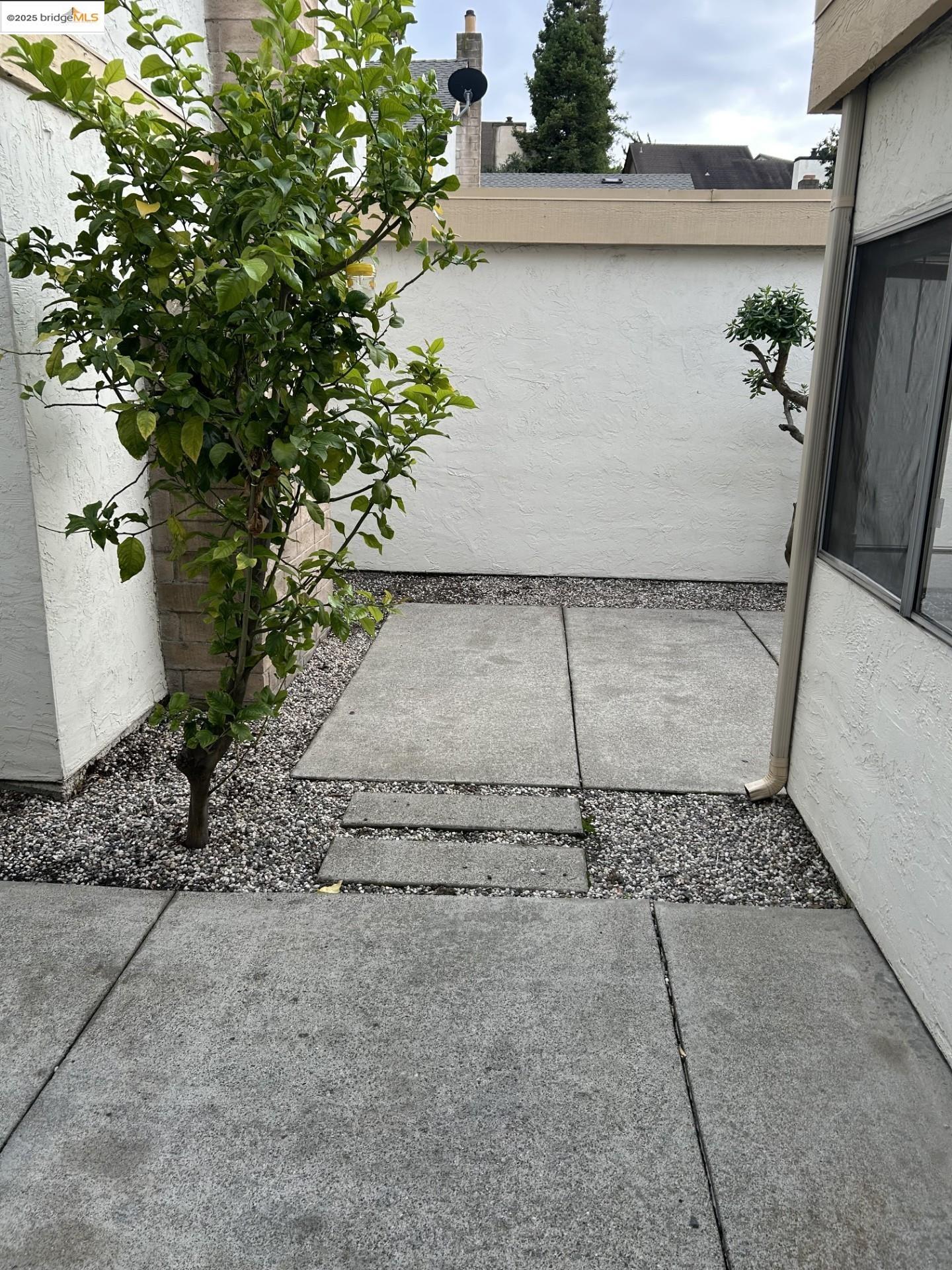 Detail Gallery Image 19 of 37 For 1363 Ridgecrest Rd, Pinole,  CA 94564 - 3 Beds | 2/1 Baths