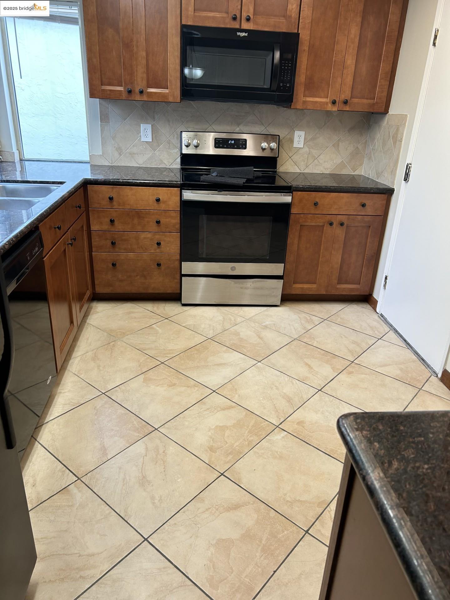 Detail Gallery Image 23 of 37 For 1363 Ridgecrest Rd, Pinole,  CA 94564 - 3 Beds | 2/1 Baths