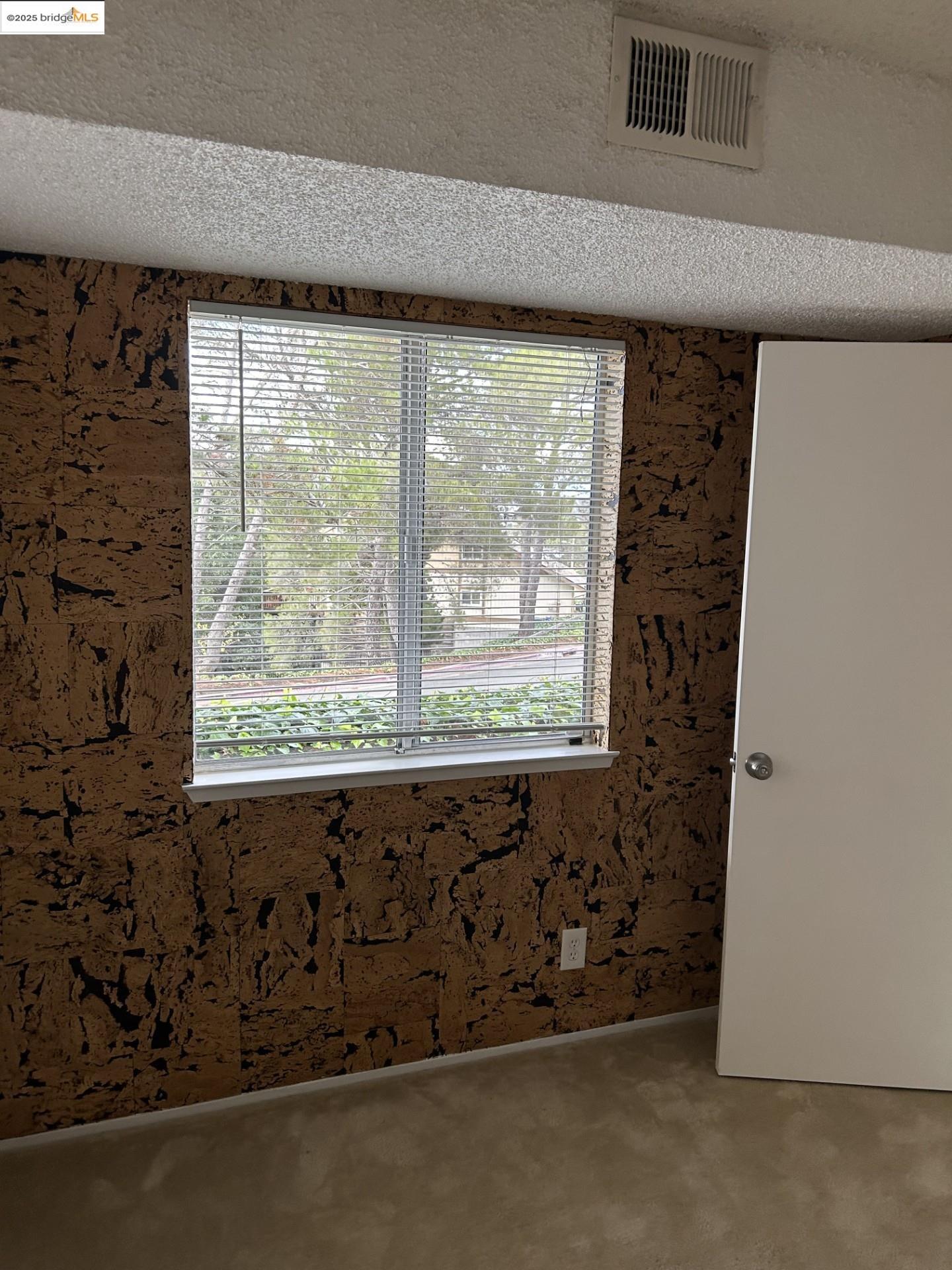 Detail Gallery Image 25 of 37 For 1363 Ridgecrest Rd, Pinole,  CA 94564 - 3 Beds | 2/1 Baths