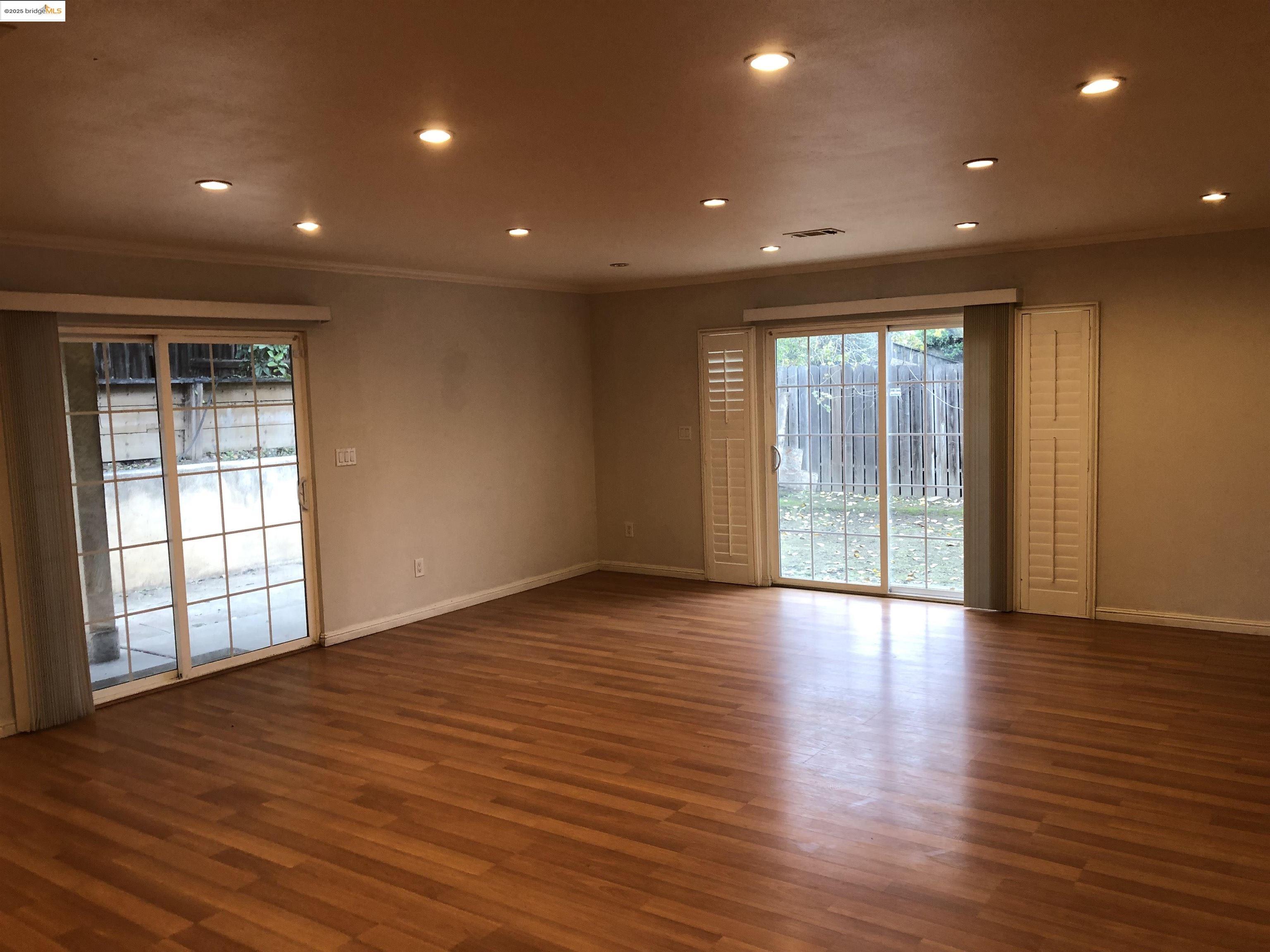 Detail Gallery Image 6 of 12 For 2174 Sugartree Dr, Pittsburg,  CA 94565 - 3 Beds | 2 Baths