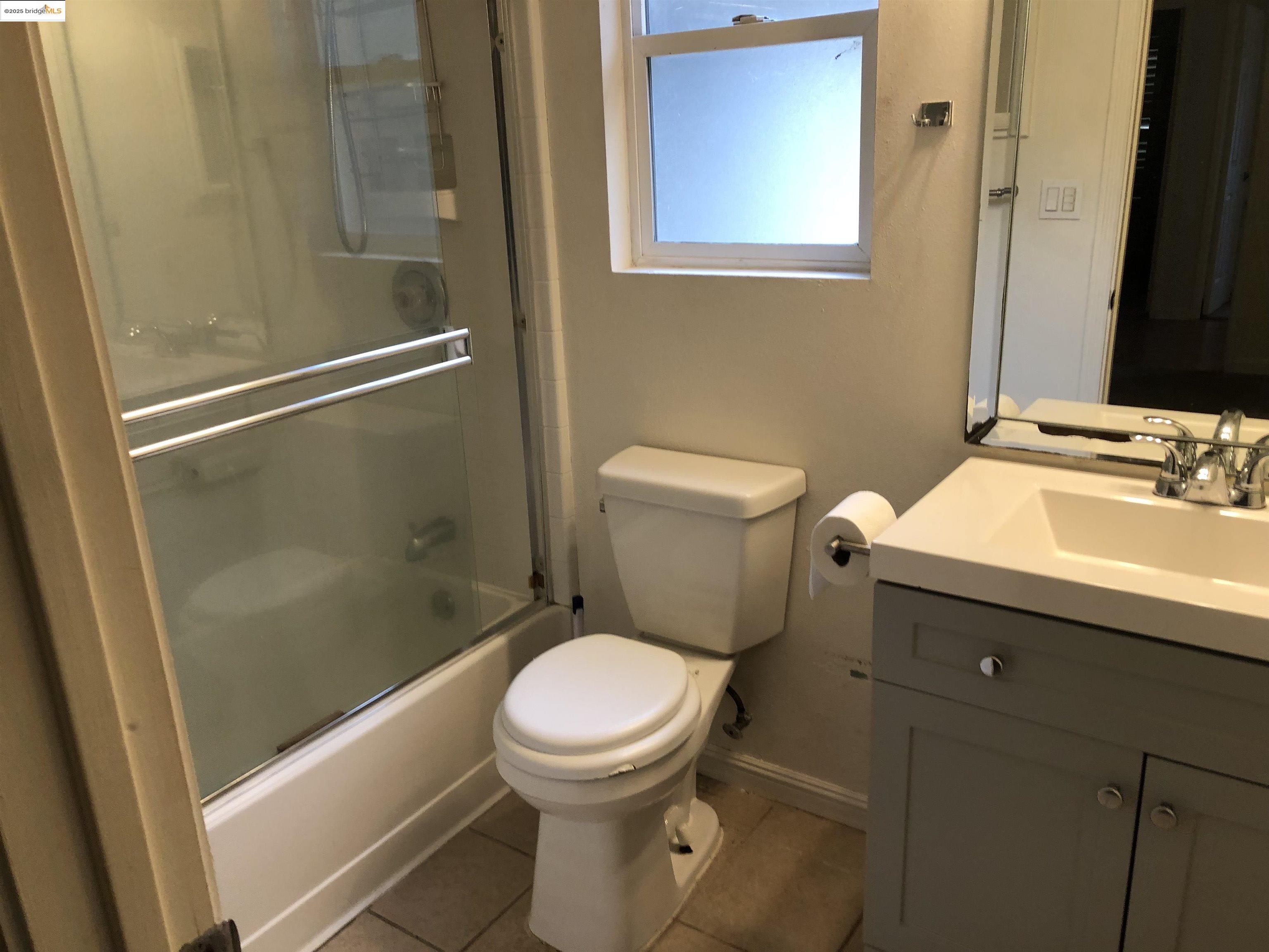 Detail Gallery Image 10 of 12 For 2174 Sugartree Dr, Pittsburg,  CA 94565 - 3 Beds | 2 Baths