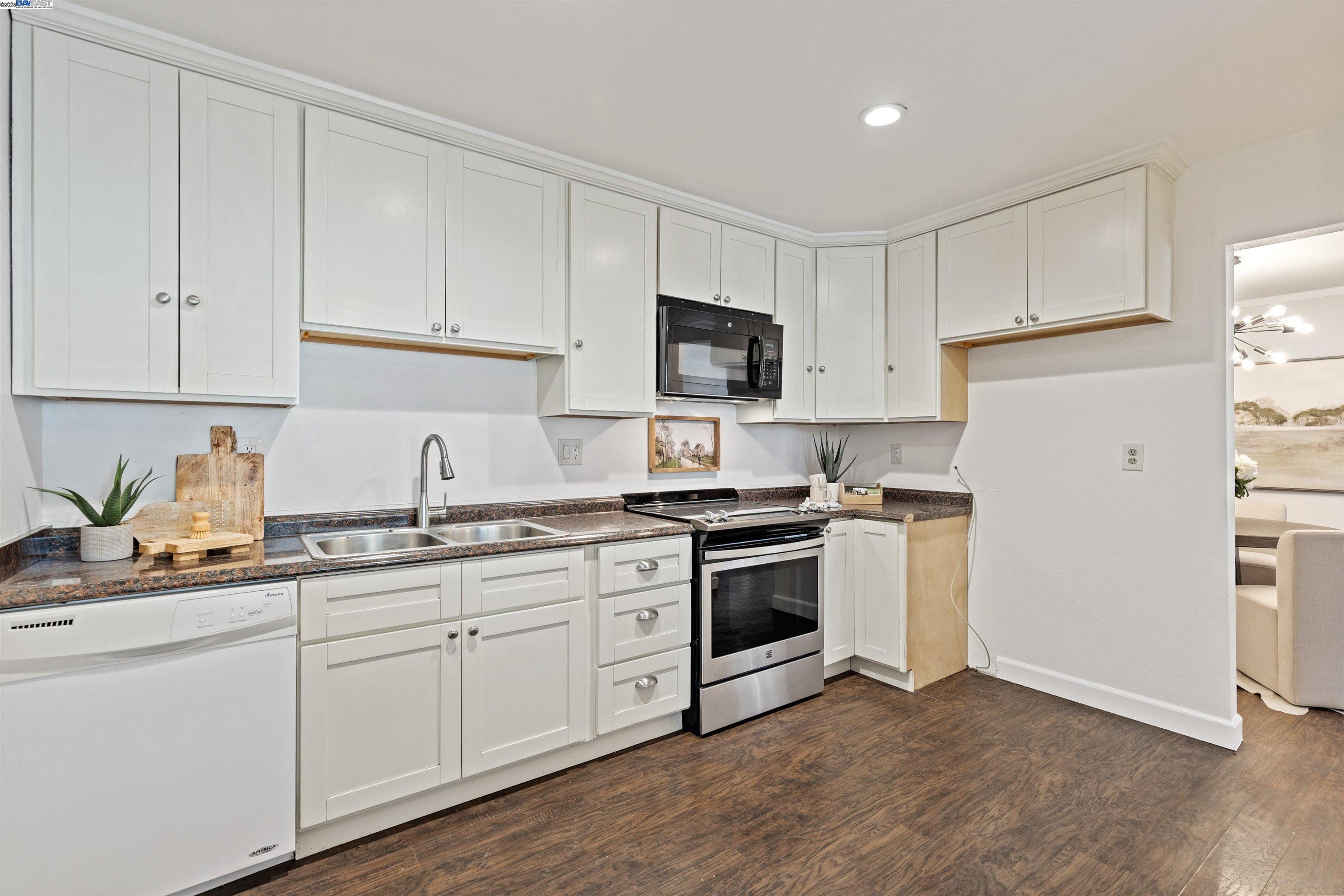 Detail Gallery Image 13 of 32 For 5285 Felicia Ave, Livermore,  CA 94550 - 3 Beds | 2 Baths