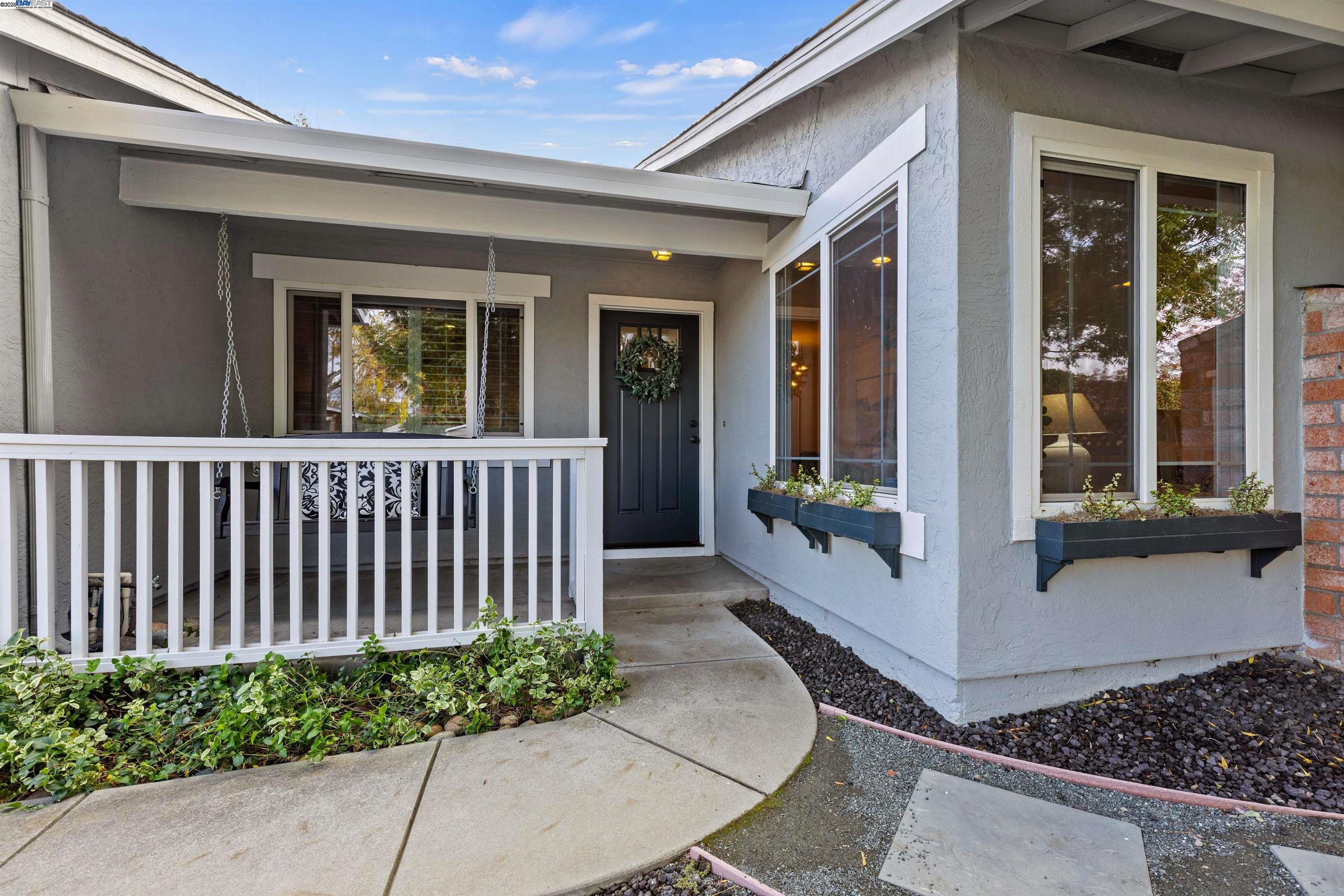 Detail Gallery Image 4 of 32 For 5285 Felicia Ave, Livermore,  CA 94550 - 3 Beds | 2 Baths