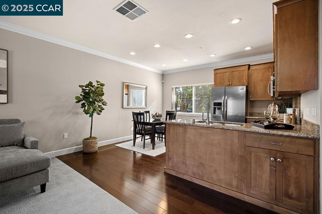 Detail Gallery Image 15 of 45 For 200 Valletta Ln, Pleasanton,  CA 94566 - 3 Beds | 2/2 Baths