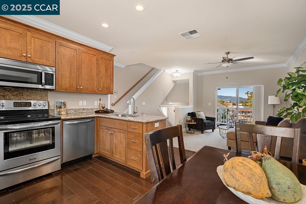 Detail Gallery Image 19 of 45 For 200 Valletta Ln, Pleasanton,  CA 94566 - 3 Beds | 2/2 Baths