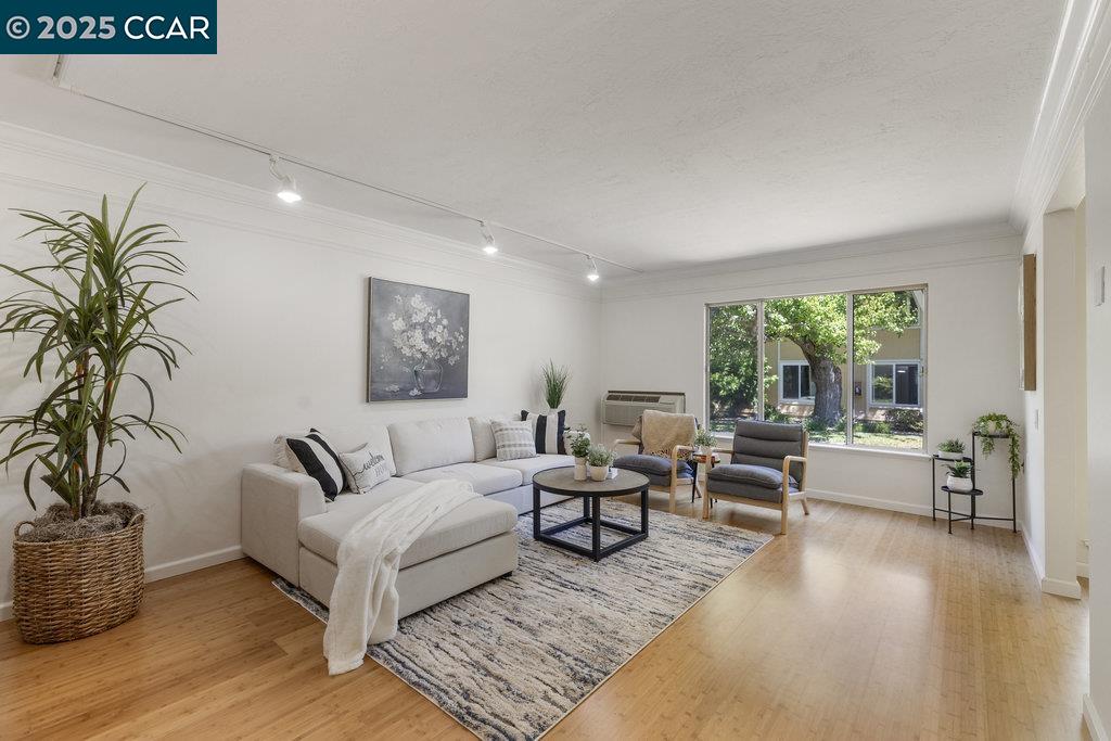 Photo #5: 41118004 Listing: Photo #5