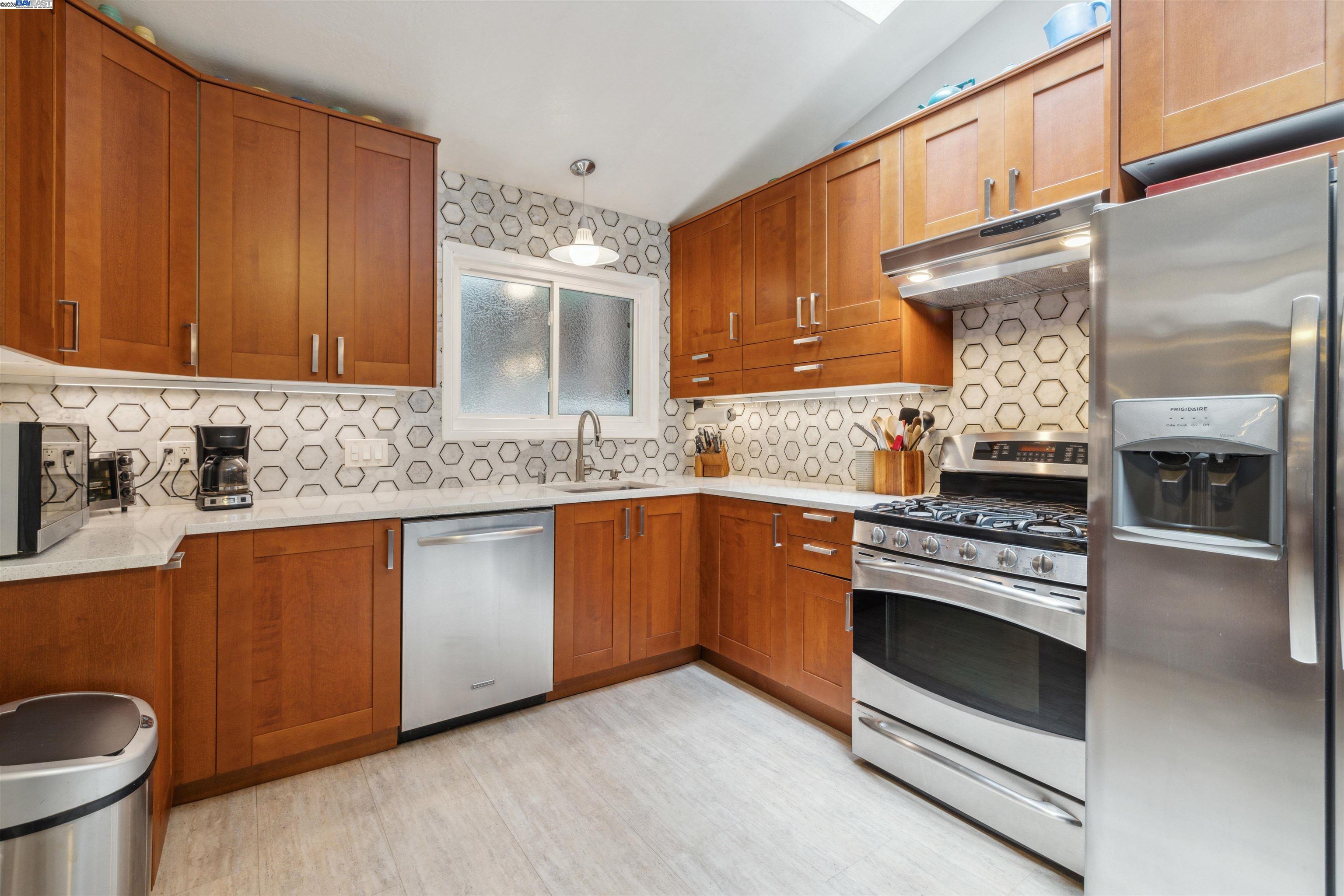 Detail Gallery Image 5 of 33 For 495 Primavera Rd, Boulder Creek,  CA 95006 - 5 Beds | 2 Baths