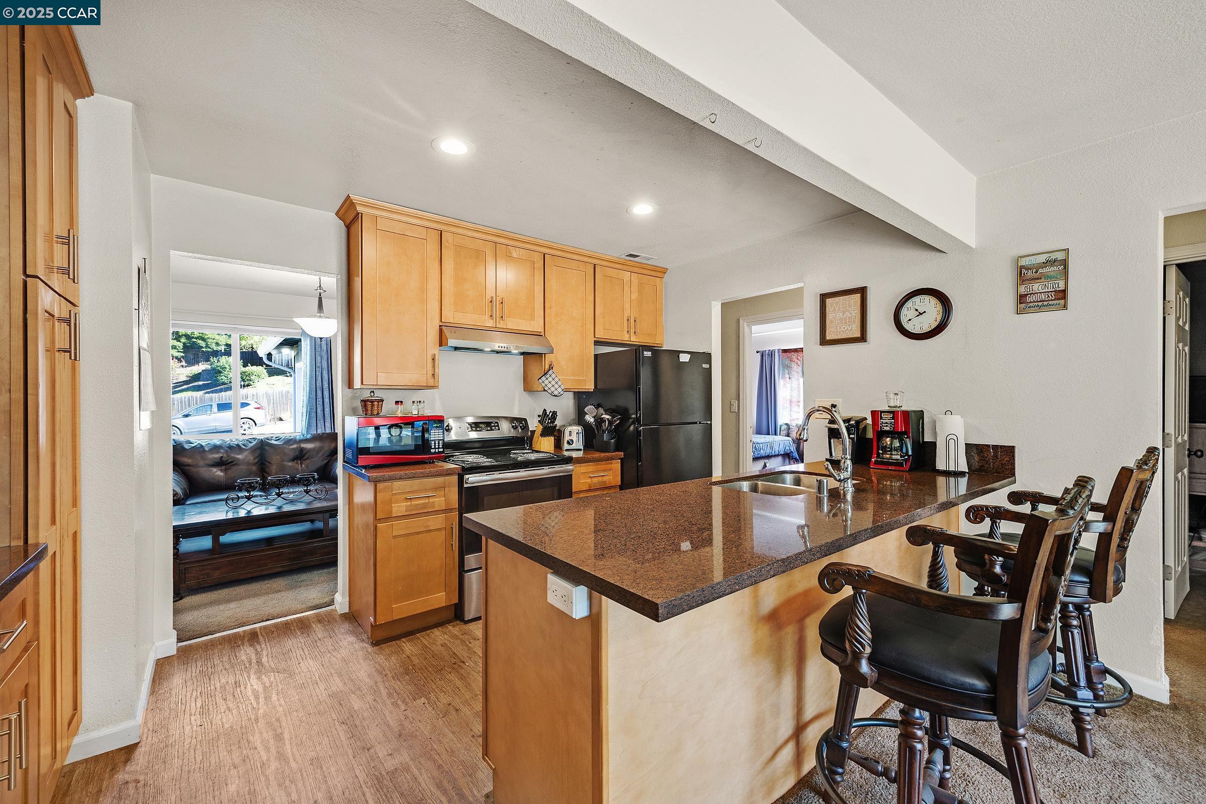 Detail Gallery Image 11 of 35 For 3692 Remuda Way, Pinole,  CA 94564 - 3 Beds | 2 Baths