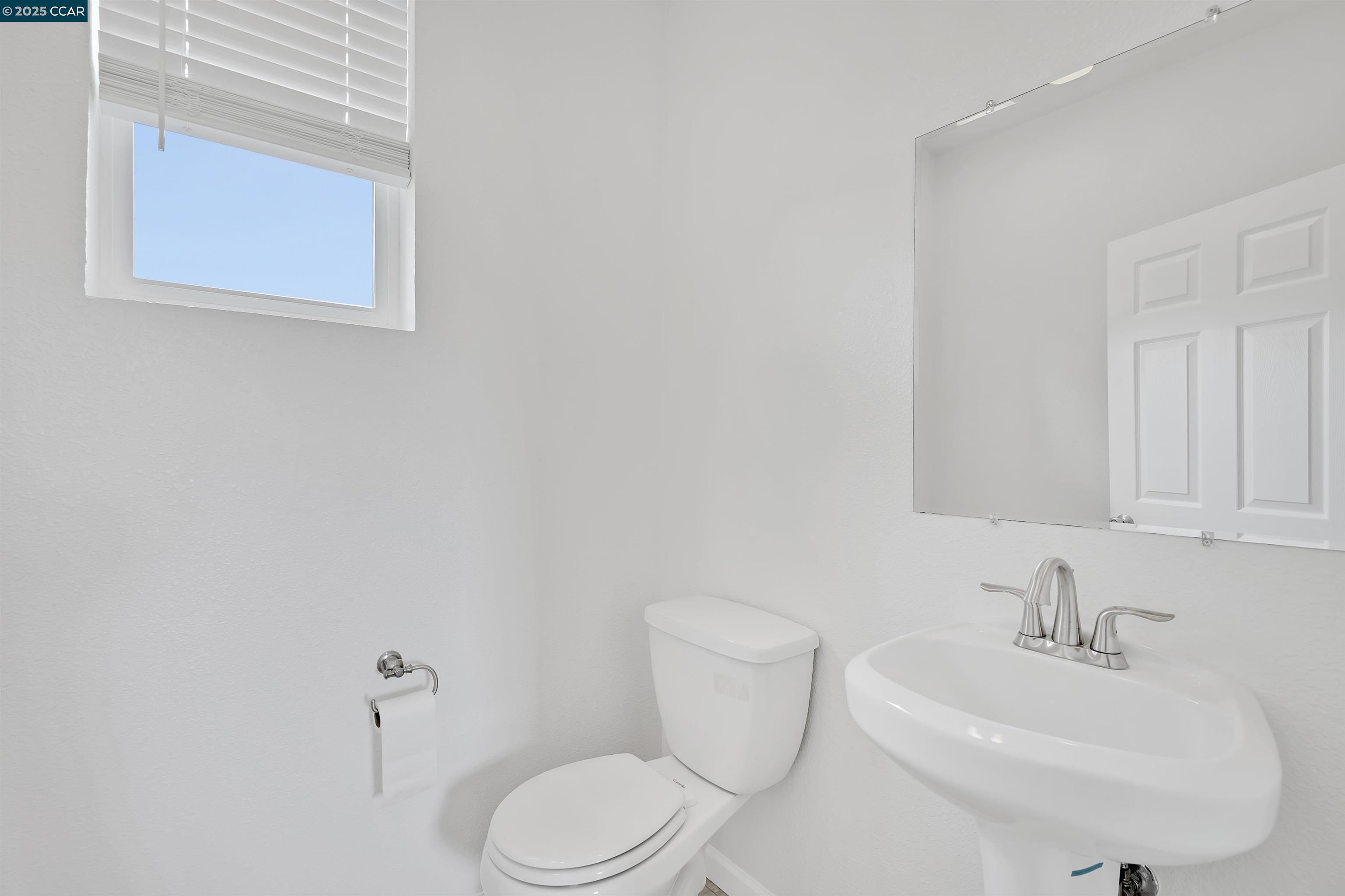 Detail Gallery Image 19 of 26 For 213 N Rancho Place, El Sobrante,  CA 94803 - 3 Beds | 2/1 Baths