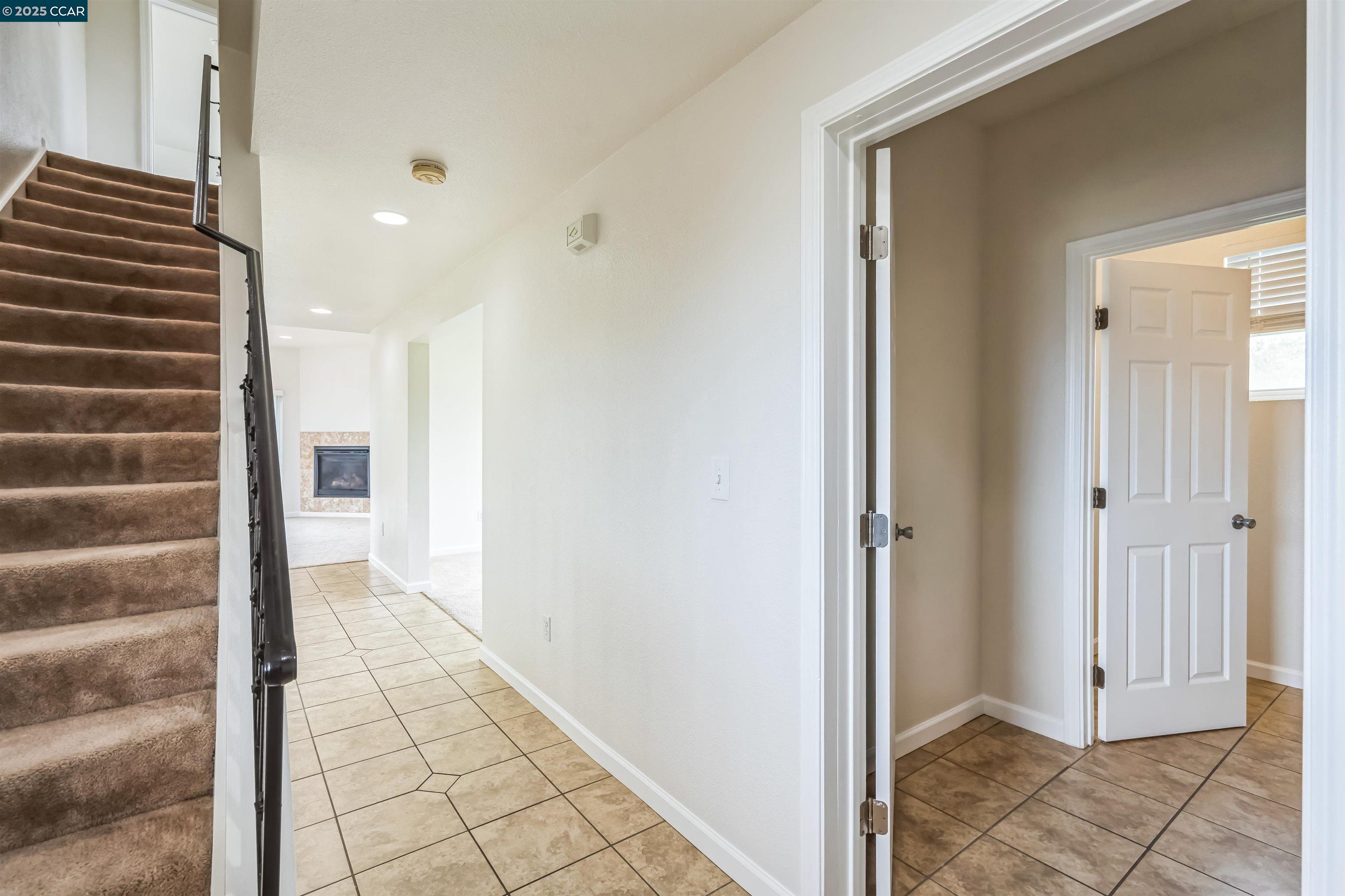 Detail Gallery Image 5 of 25 For 213 N Rancho Place, El Sobrante,  CA 94803 - 3 Beds | 2/1 Baths