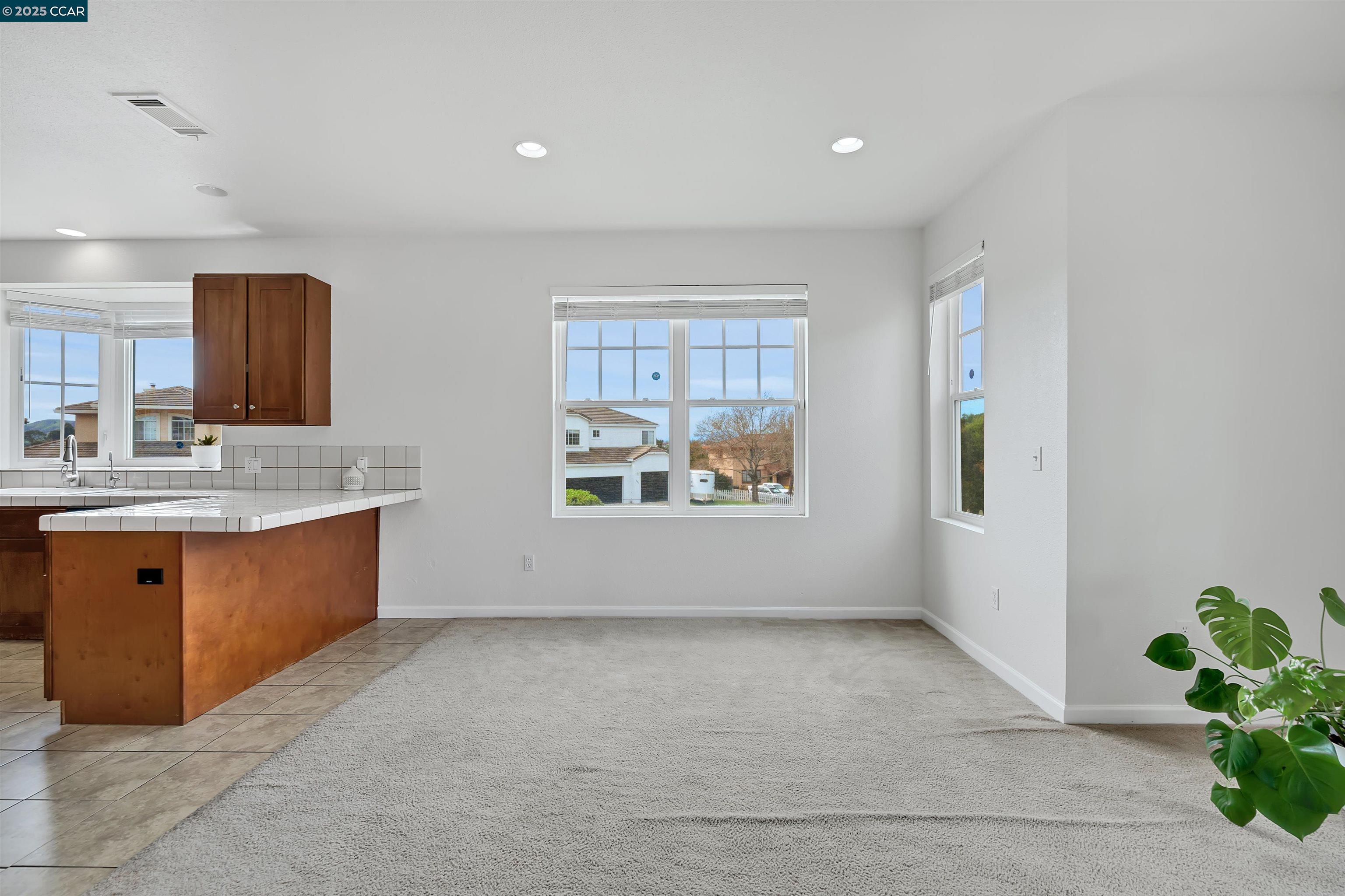 Detail Gallery Image 6 of 25 For 213 N Rancho Place, El Sobrante,  CA 94803 - 3 Beds | 2/1 Baths