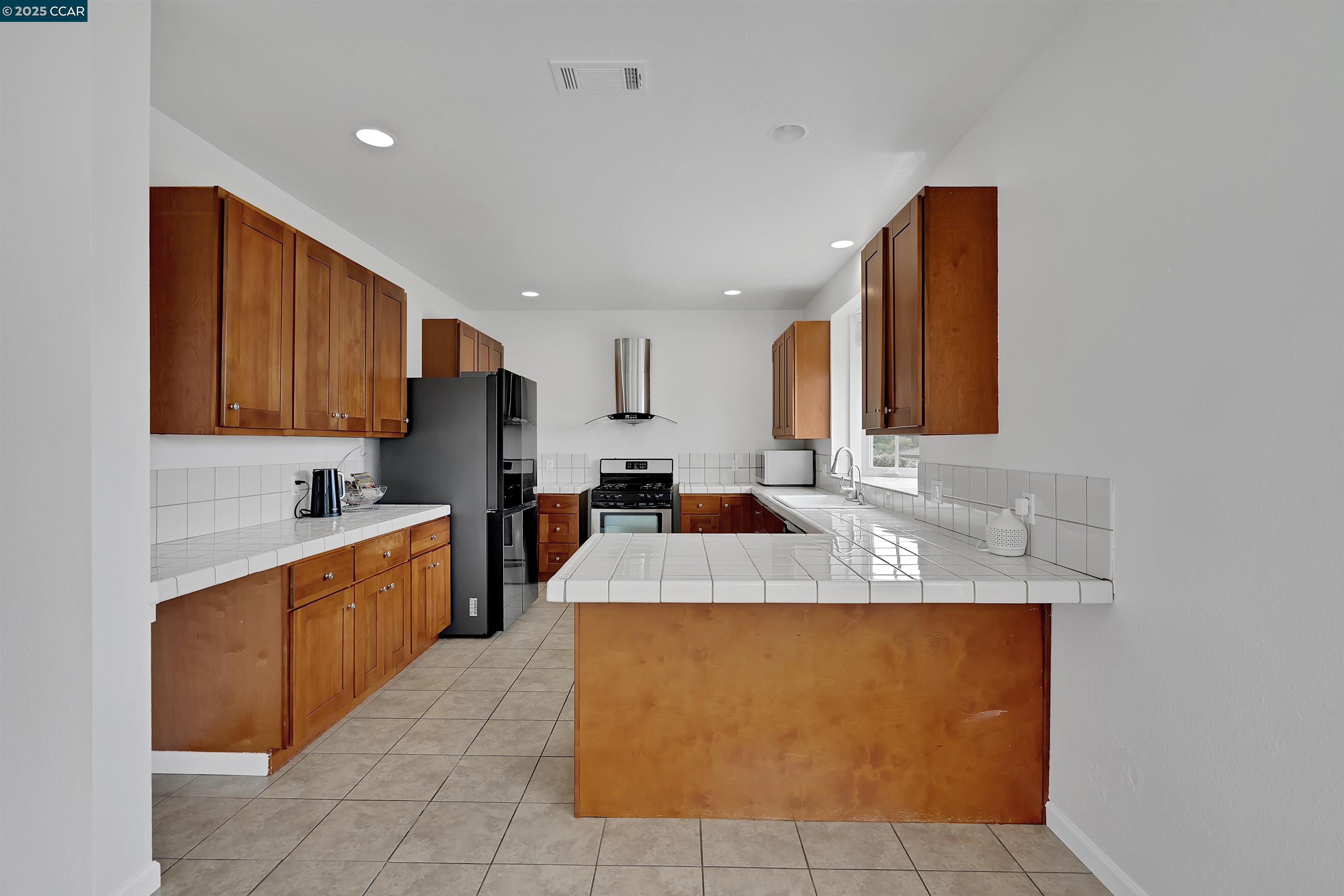 Detail Gallery Image 7 of 25 For 213 N Rancho Place, El Sobrante,  CA 94803 - 3 Beds | 2/1 Baths