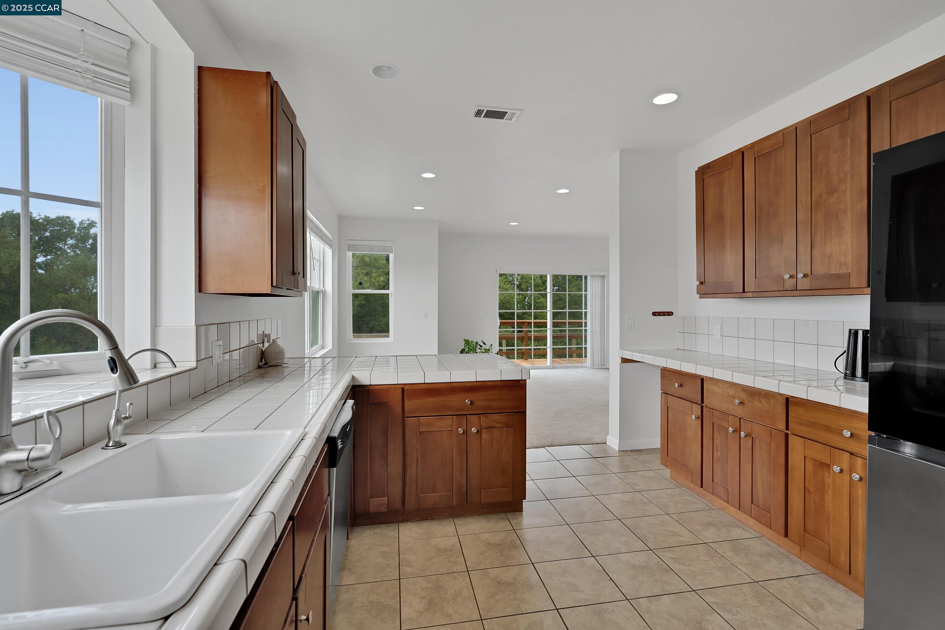 Detail Gallery Image 10 of 26 For 213 N Rancho Place, El Sobrante,  CA 94803 - 3 Beds | 2/1 Baths