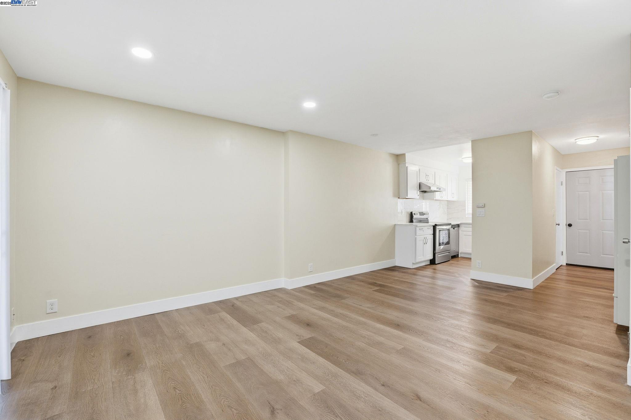 Detail Gallery Image 9 of 34 For 3305 Innerwick Ln, San Jose,  CA 95121 - 2 Beds | 1/1 Baths