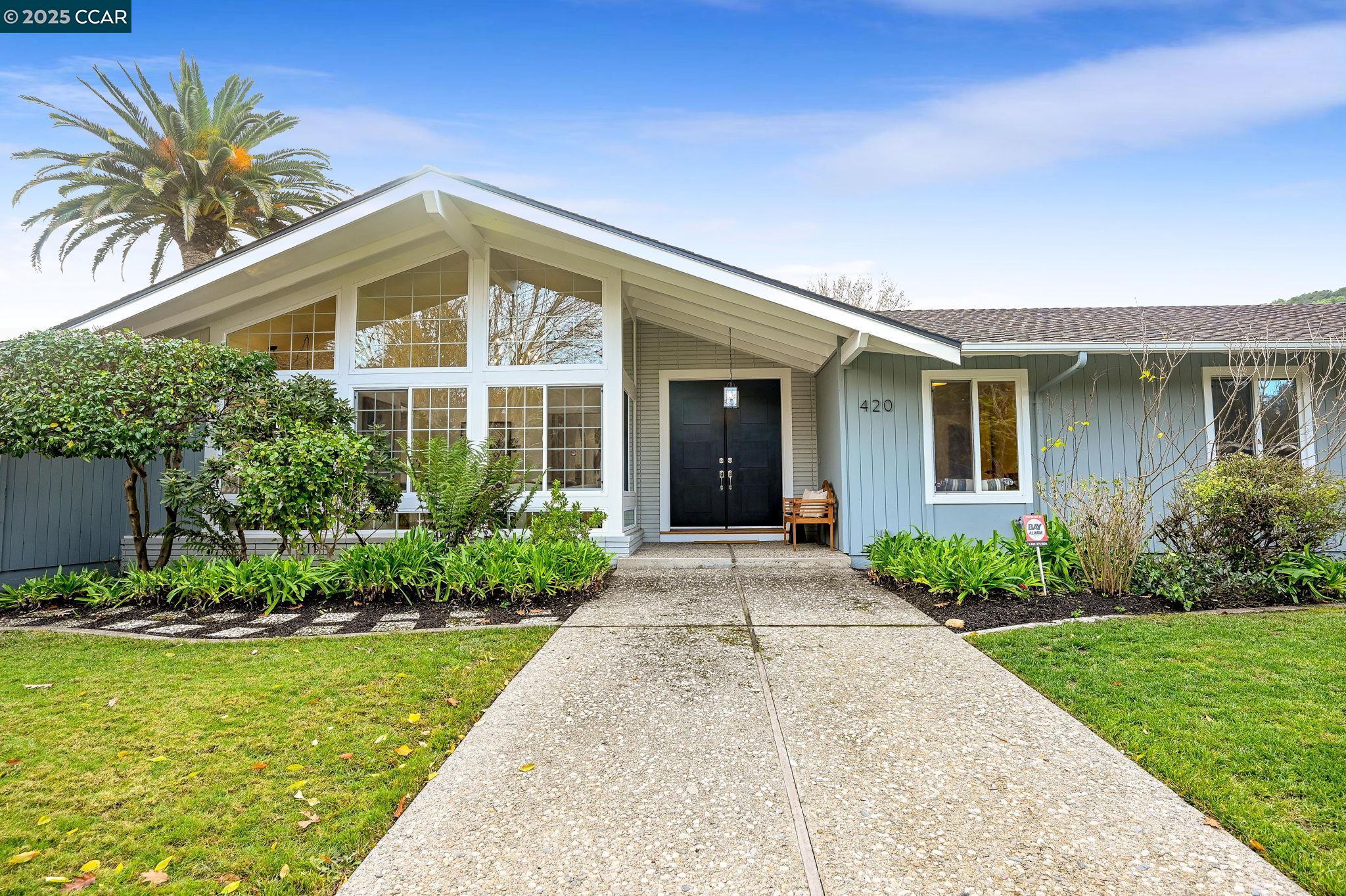 Detail Gallery Image 2 of 45 For 420 Stonefield Pl, Moraga,  CA 94556 - 4 Beds | 3/1 Baths