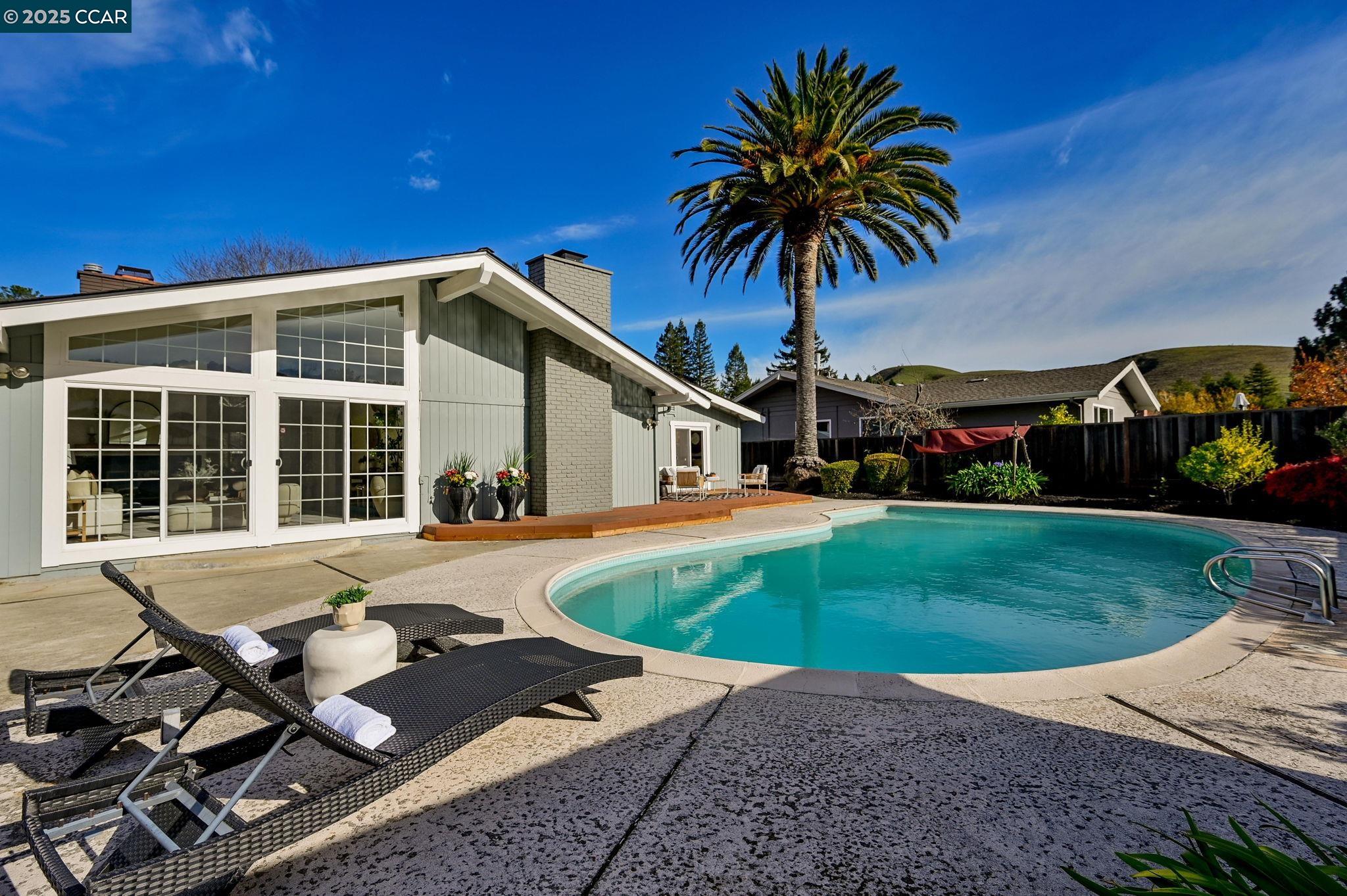 Detail Gallery Image 35 of 45 For 420 Stonefield Pl, Moraga,  CA 94556 - 4 Beds | 3/1 Baths