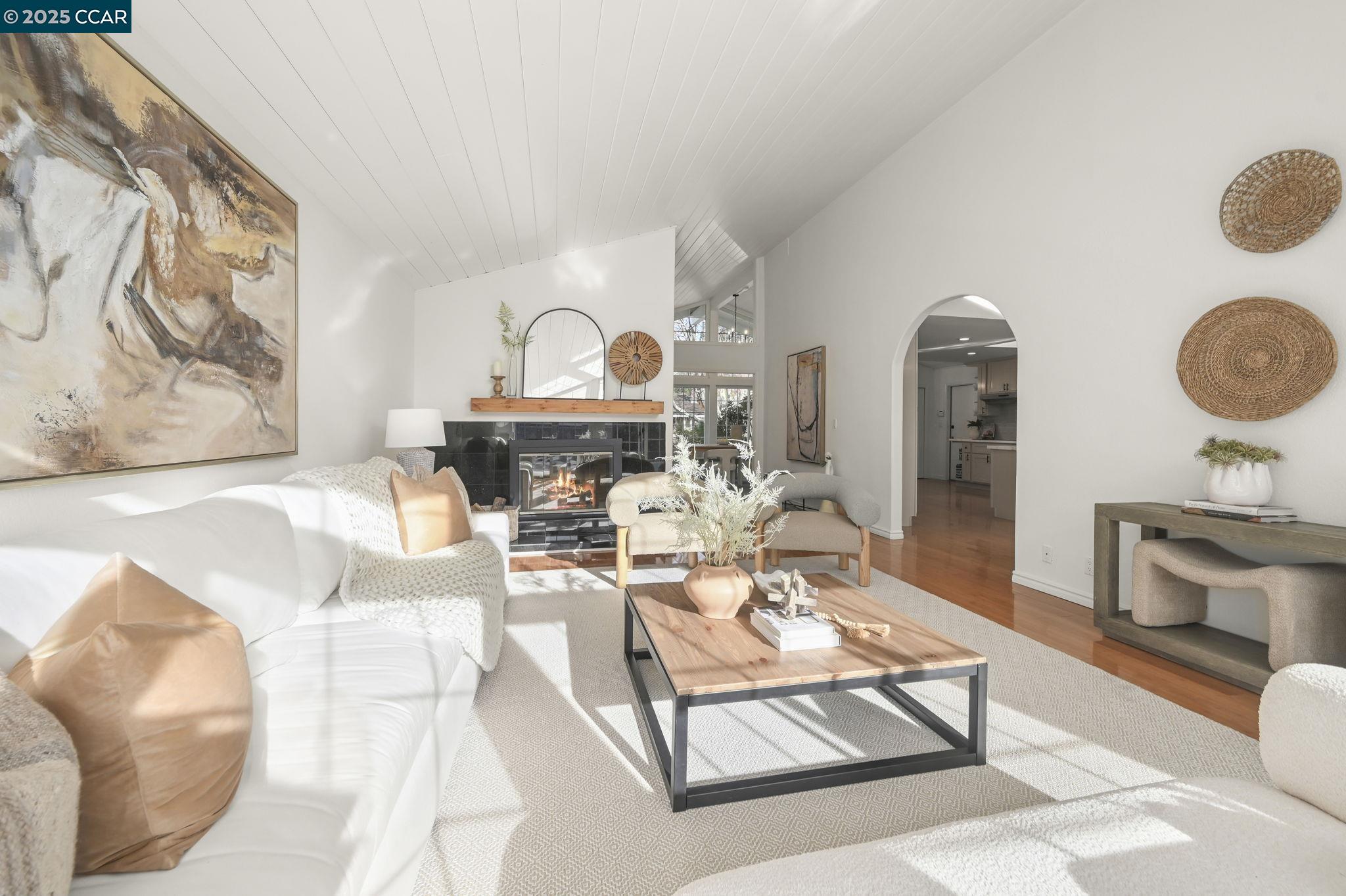 Detail Gallery Image 8 of 45 For 420 Stonefield Pl, Moraga,  CA 94556 - 4 Beds | 3/1 Baths