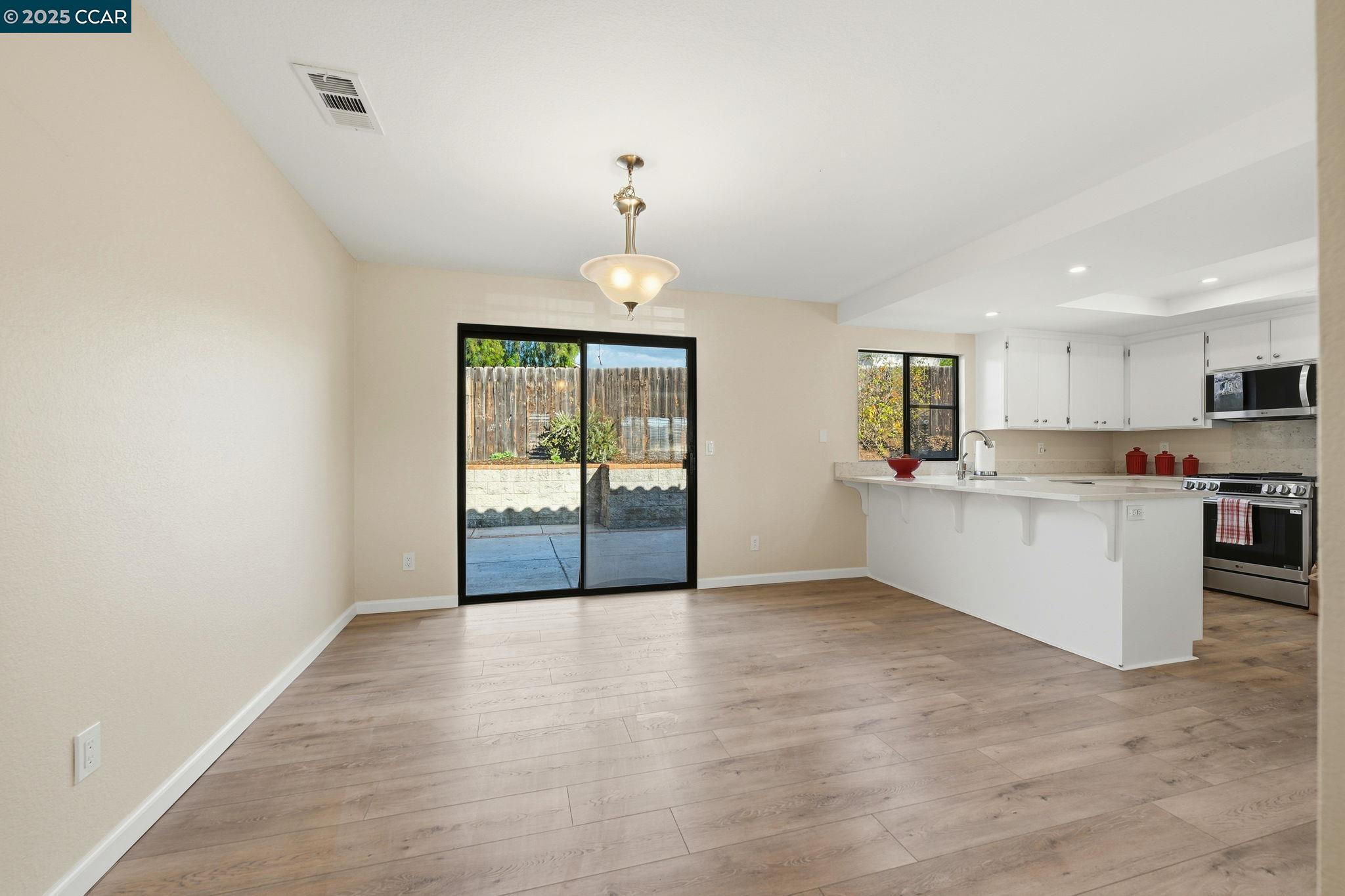 Detail Gallery Image 14 of 44 For 304 Lion Valley Rd, Escondido,  CA 92027 - 3 Beds | 2 Baths