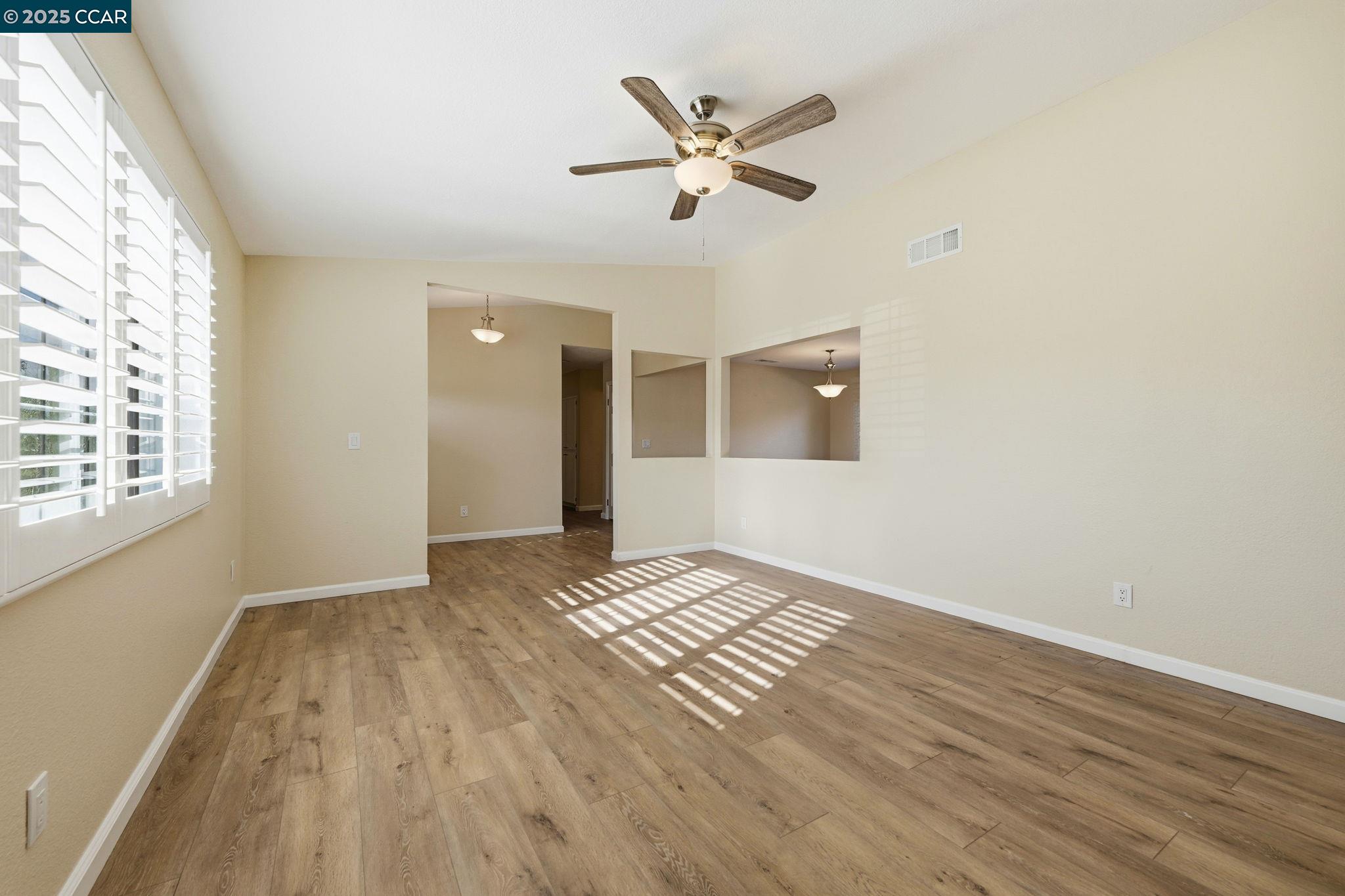 Detail Gallery Image 10 of 44 For 304 Lion Valley Rd, Escondido,  CA 92027 - 3 Beds | 2 Baths