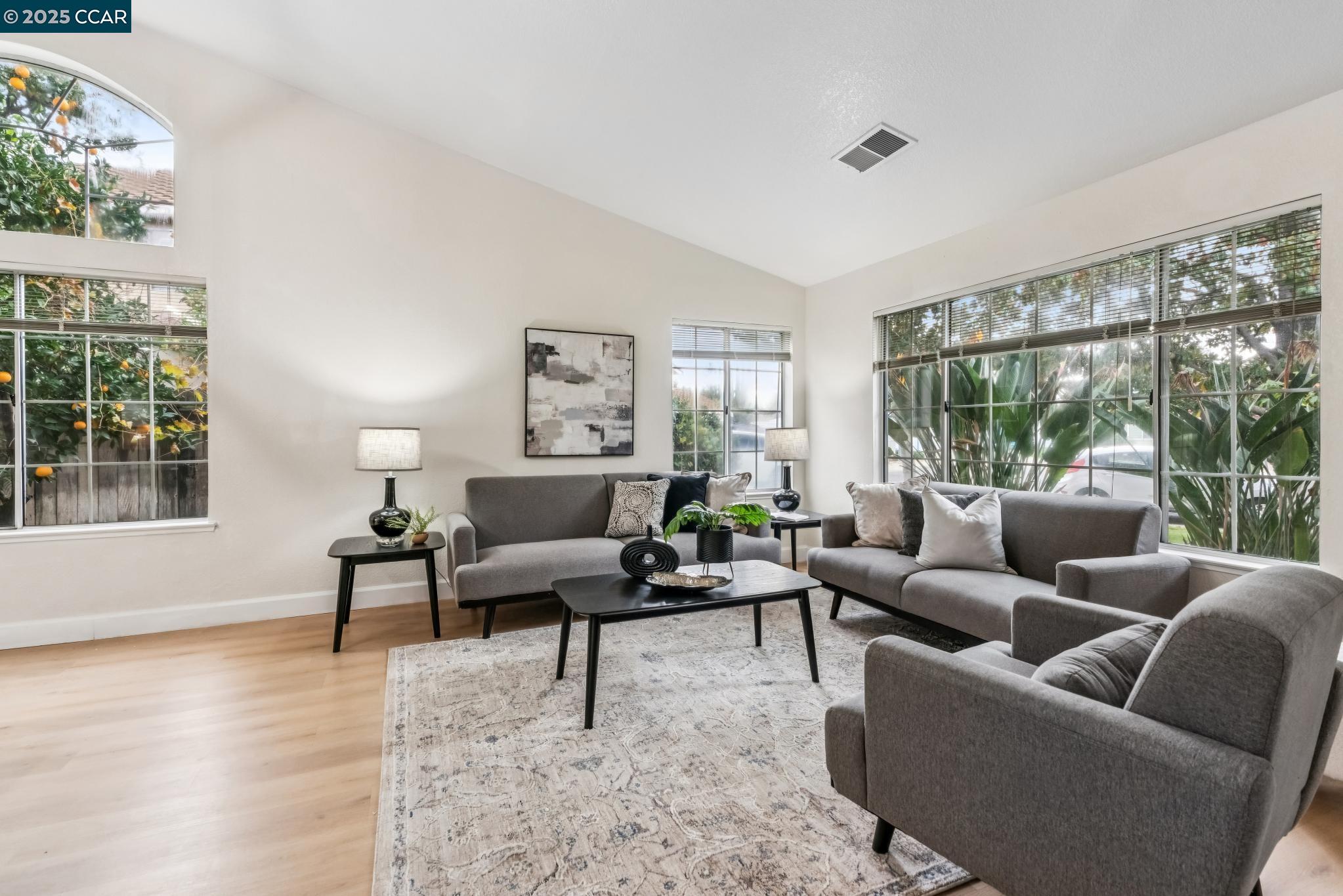 Detail Gallery Image 6 of 56 For 4544 La Vista Ct, Oakley,  CA 94561 - 4 Beds | 2/1 Baths