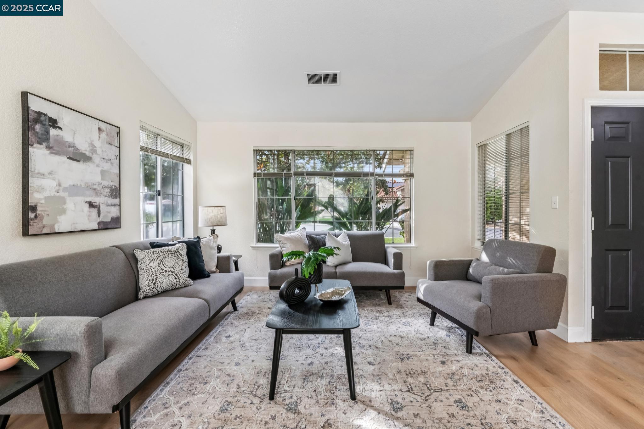 Detail Gallery Image 8 of 56 For 4544 La Vista Ct, Oakley,  CA 94561 - 4 Beds | 2/1 Baths