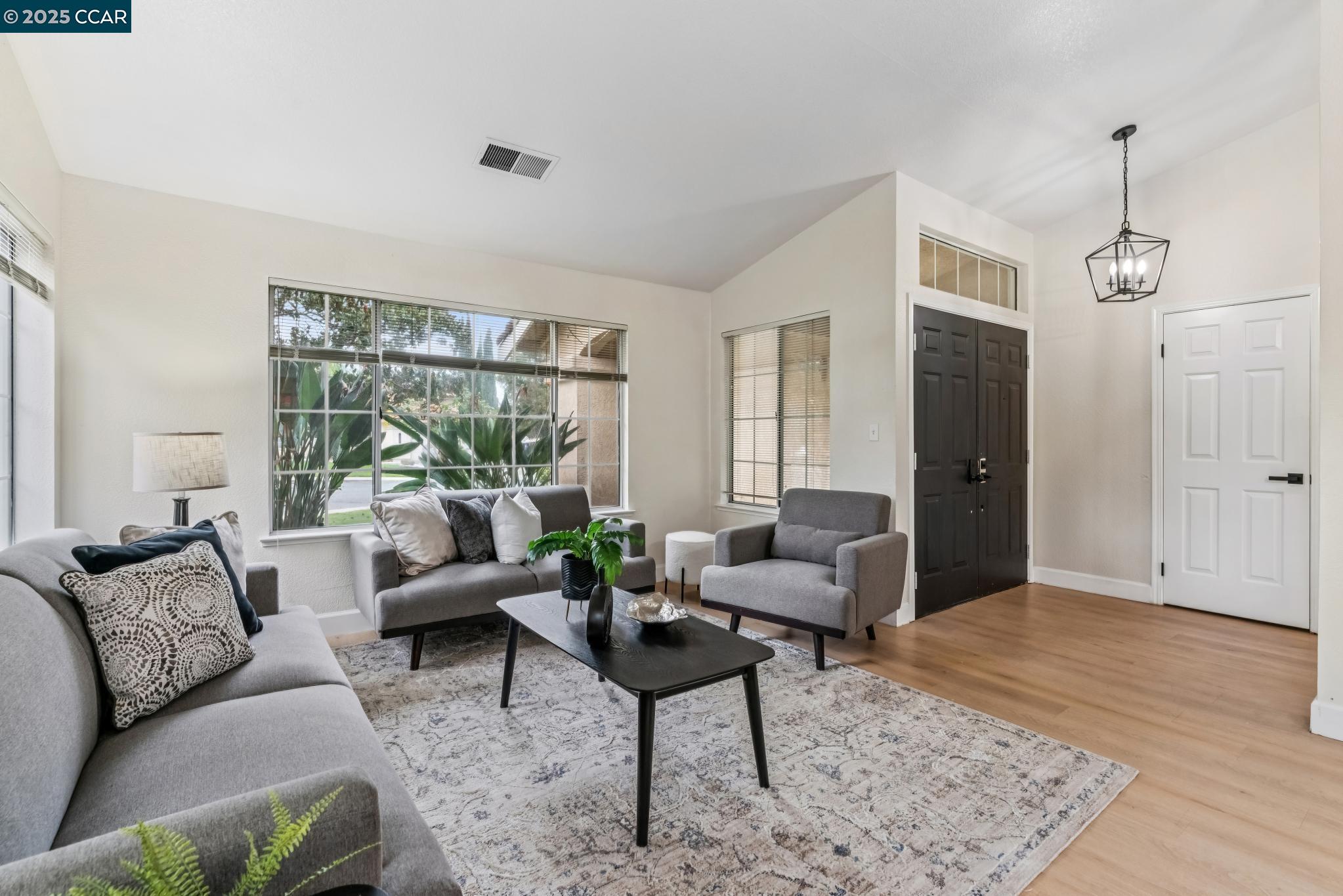 Detail Gallery Image 9 of 56 For 4544 La Vista Ct, Oakley,  CA 94561 - 4 Beds | 2/1 Baths