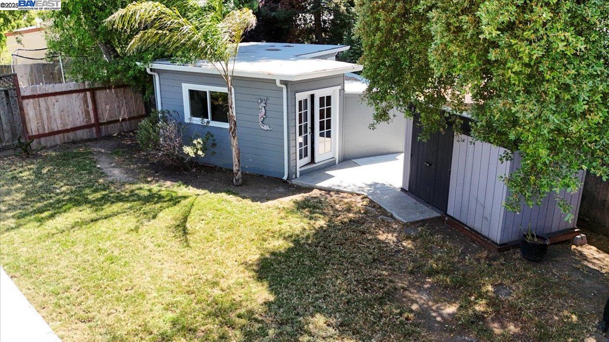 Detail Gallery Image 26 of 35 For 20089 Emerald Ct, Castro Valley,  CA 94546 - 3 Beds | 1/1 Baths