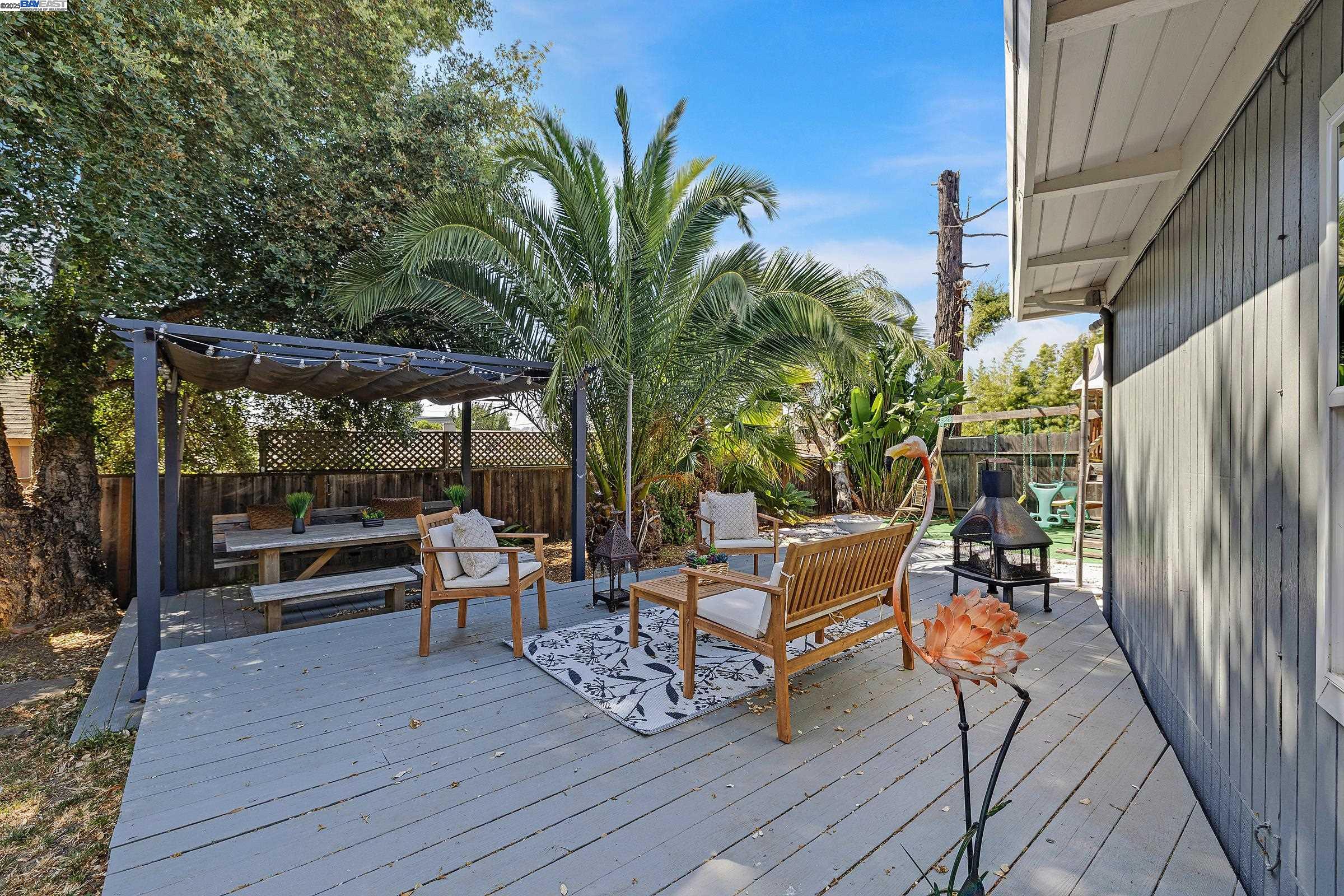 Detail Gallery Image 27 of 35 For 20089 Emerald Ct, Castro Valley,  CA 94546 - 3 Beds | 1/1 Baths