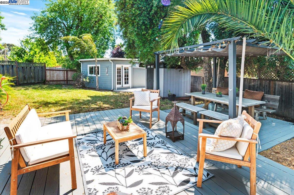 Detail Gallery Image 29 of 35 For 20089 Emerald Ct, Castro Valley,  CA 94546 - 3 Beds | 1/1 Baths