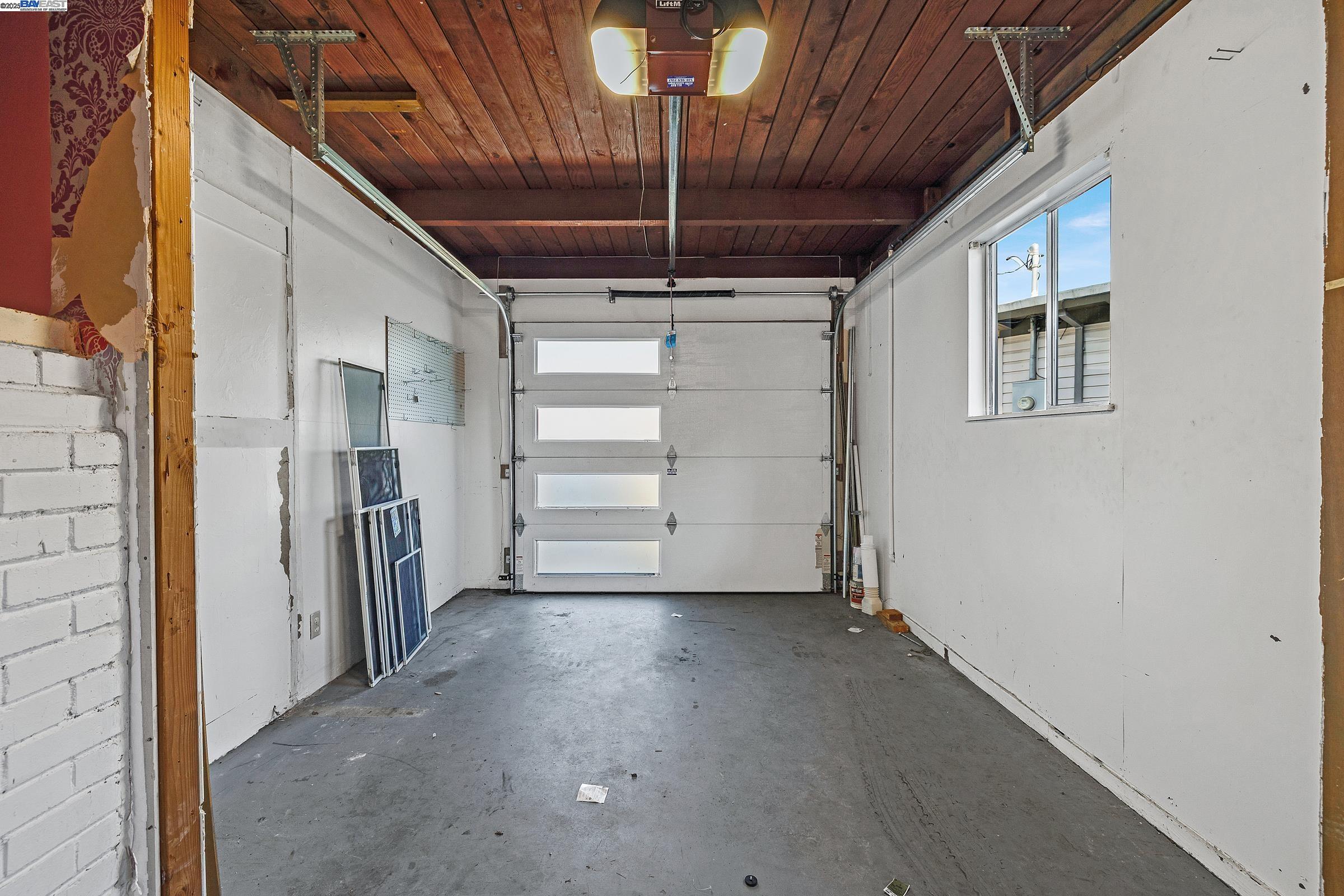 Detail Gallery Image 34 of 35 For 20089 Emerald Ct, Castro Valley,  CA 94546 - 3 Beds | 1/1 Baths