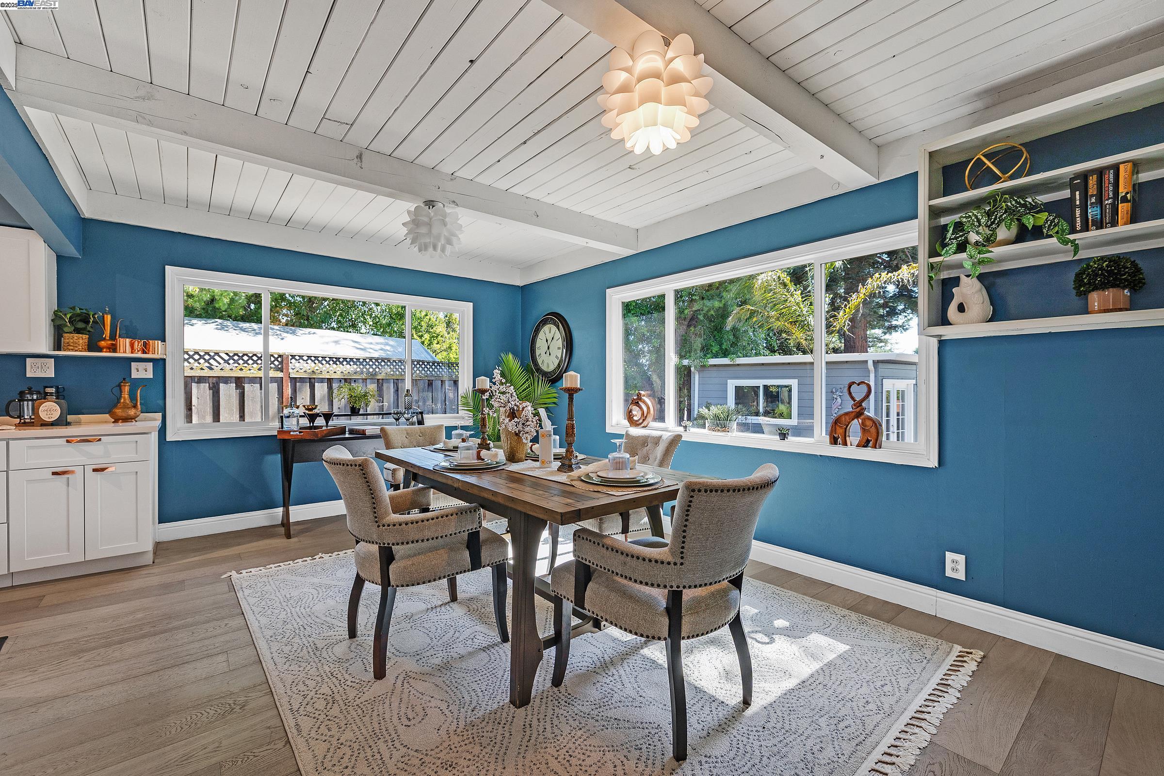 Detail Gallery Image 8 of 35 For 20089 Emerald Ct, Castro Valley,  CA 94546 - 3 Beds | 1/1 Baths