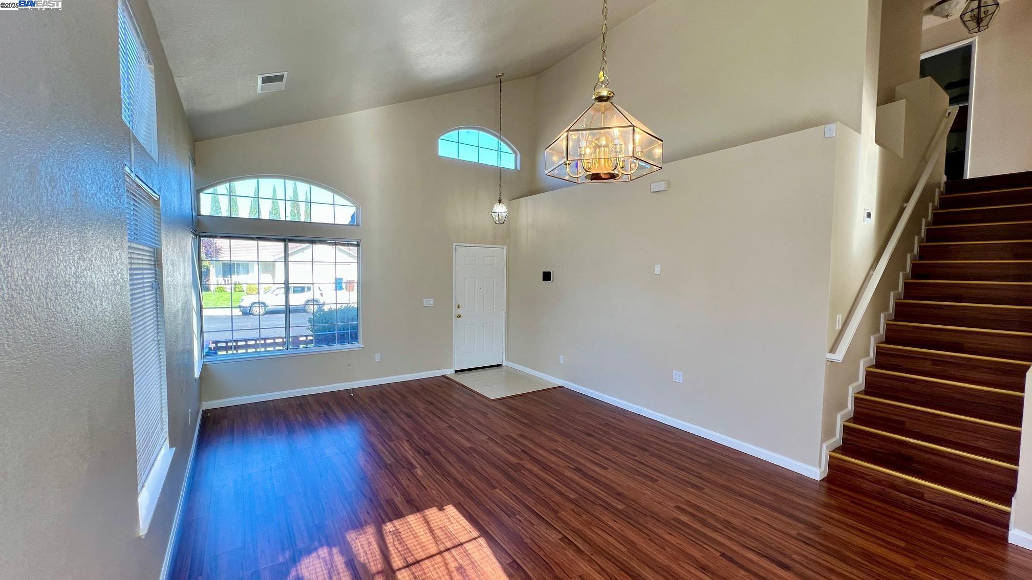 Detail Gallery Image 7 of 29 For 5112 Longdale Ct, Antioch,  CA 94531 - 3 Beds | 2/1 Baths