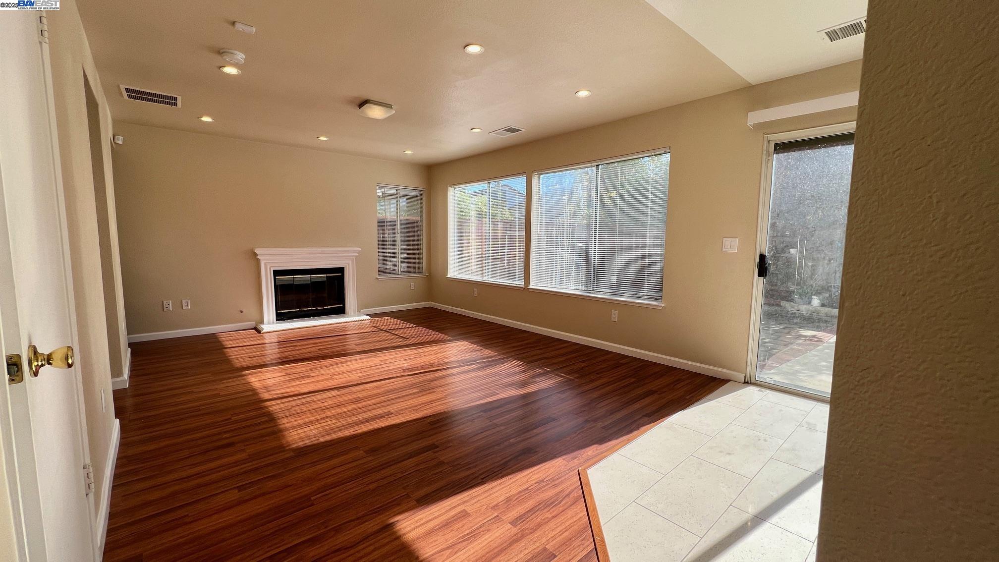 Detail Gallery Image 8 of 29 For 5112 Longdale Ct, Antioch,  CA 94531 - 3 Beds | 2/1 Baths